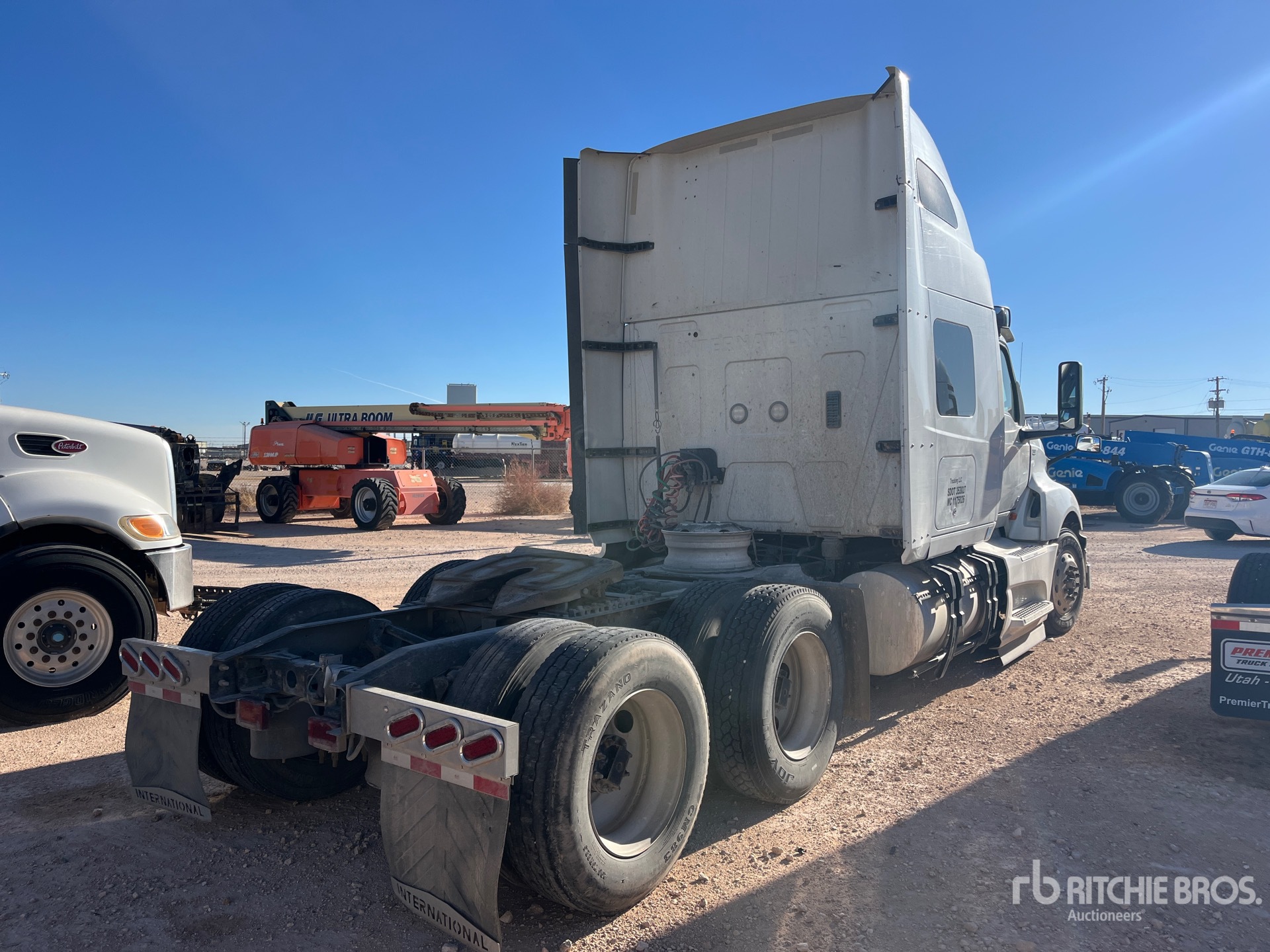 Aspect général with Image, coin arrière droit