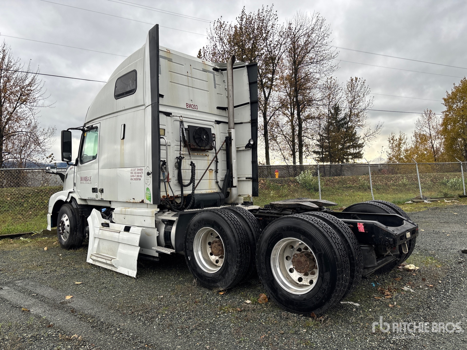 General Appearance with Foto, angolo posteriore sinistro