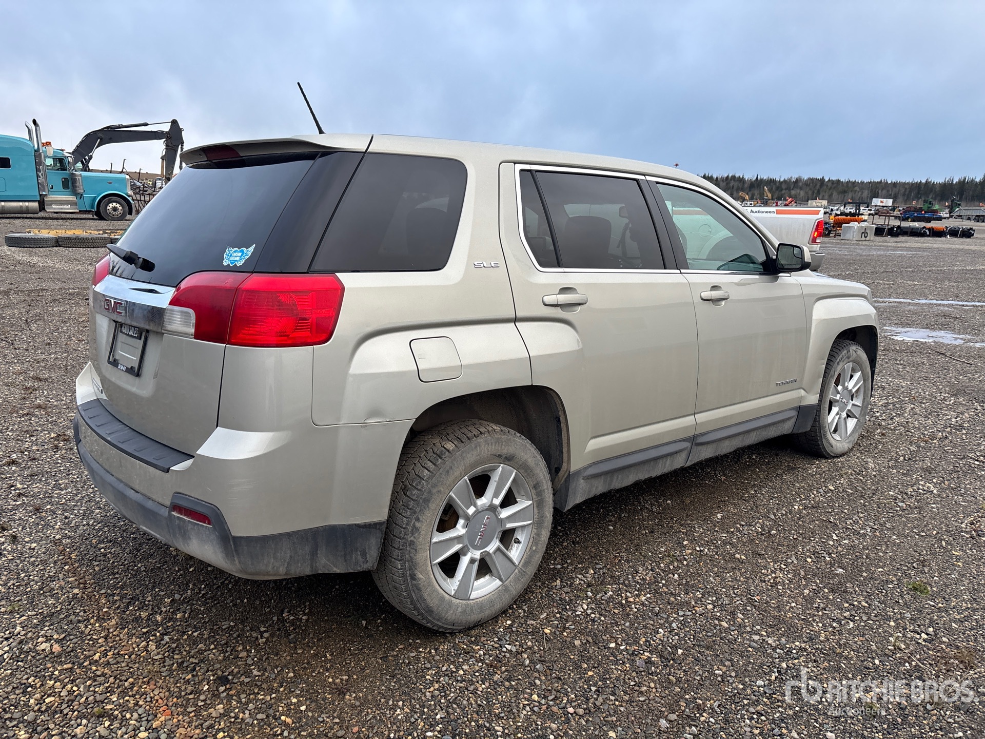 General Appearance with Imagen: esquina trasera derecha