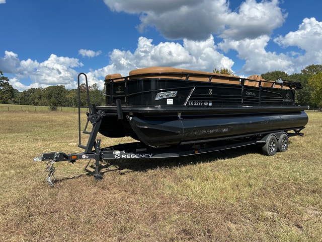 2021 Regency 250 LE3 Pontoon Boat w/2021 Regency Trailer