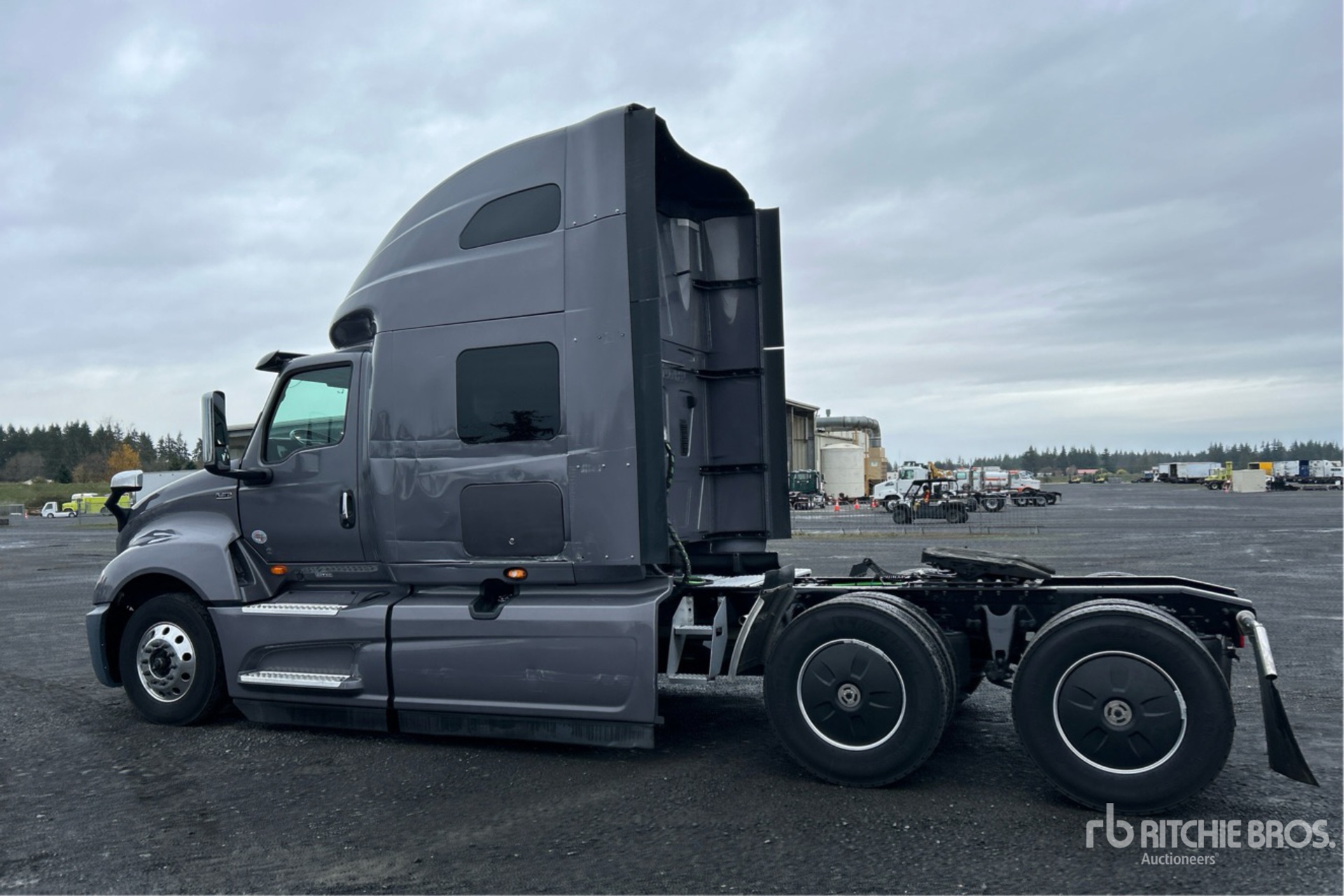 Aspect général with Image, coin arrière gauche