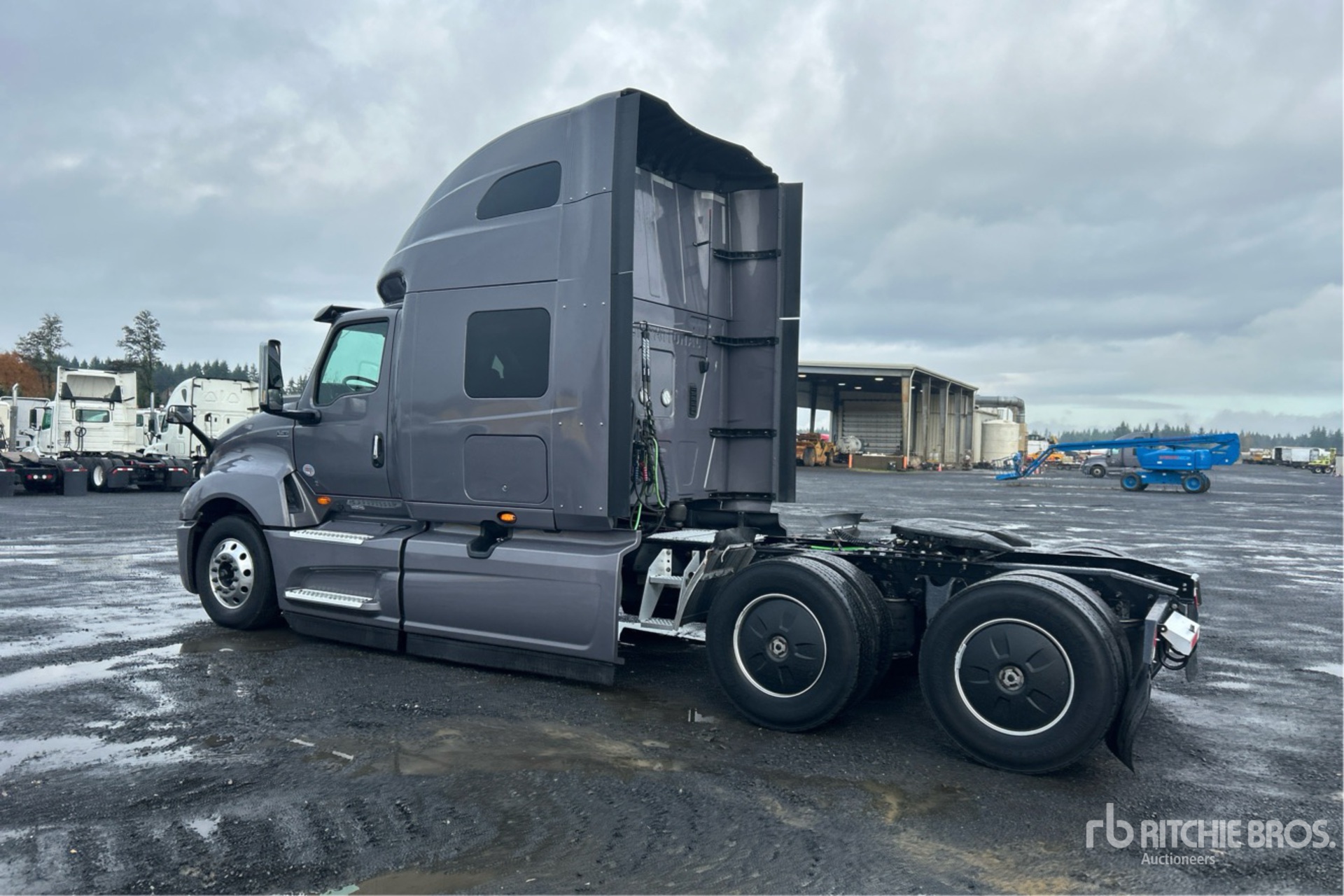 Aspect général with Image, coin arrière gauche