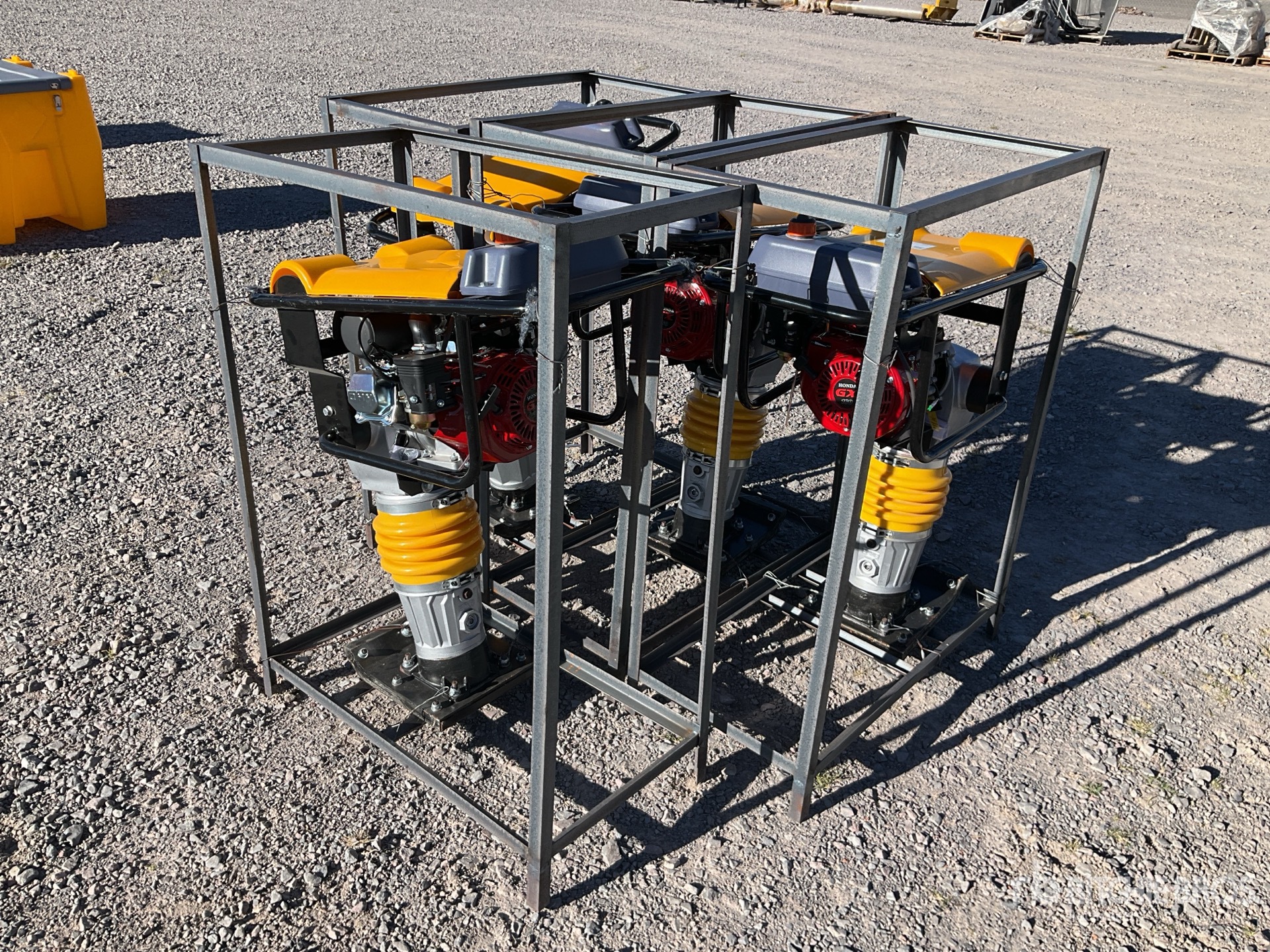 General Appearance with Bild, Ecke vorne rechts