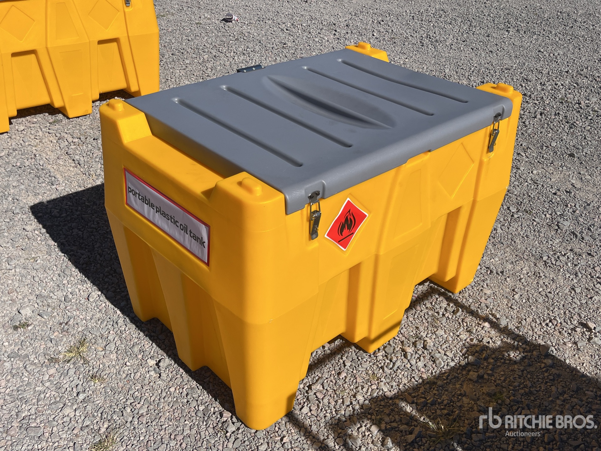 General Appearance with Foto, angolo anteriore sinistro