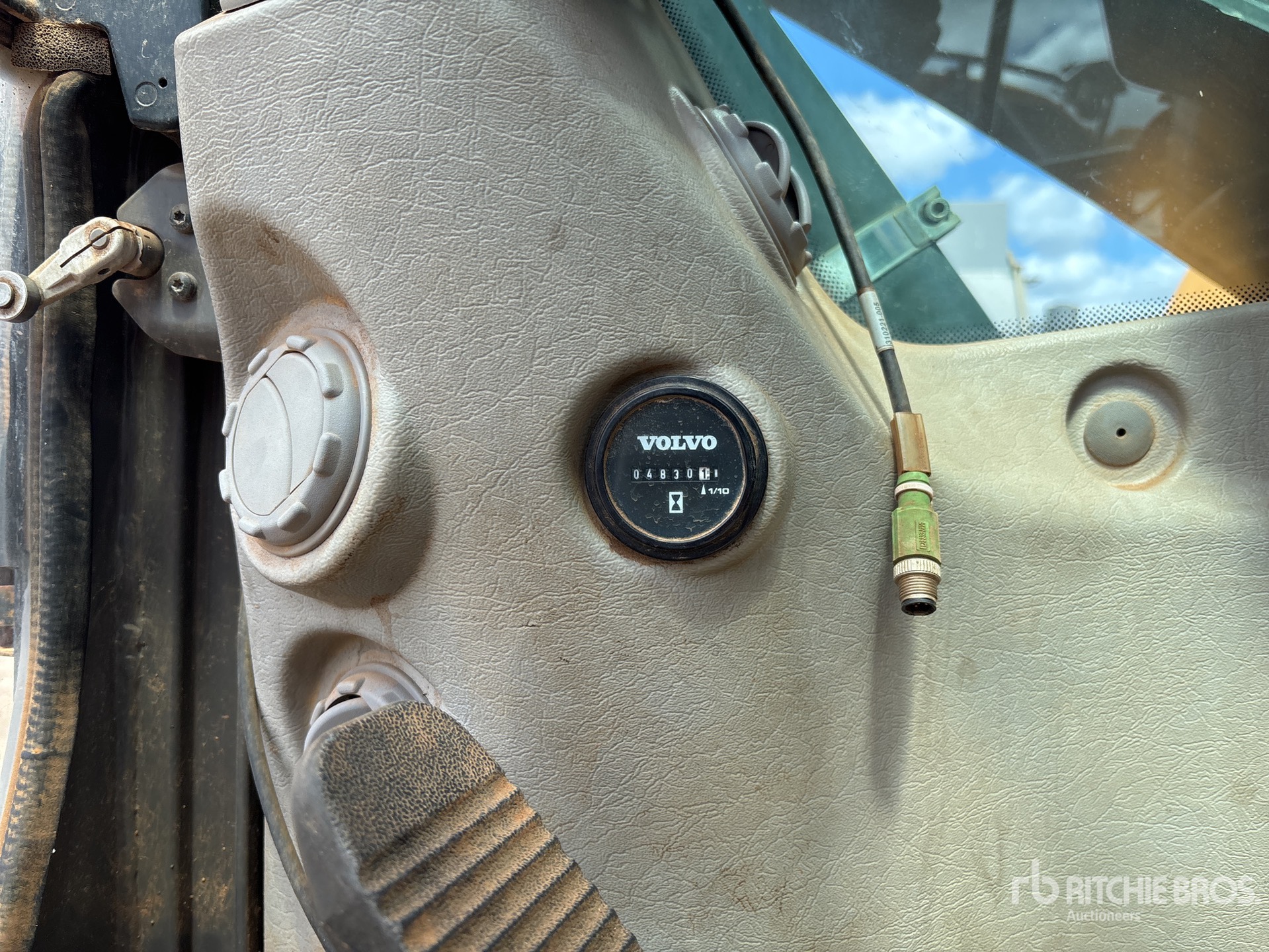 General Appearance with Hour Meter / Odometer