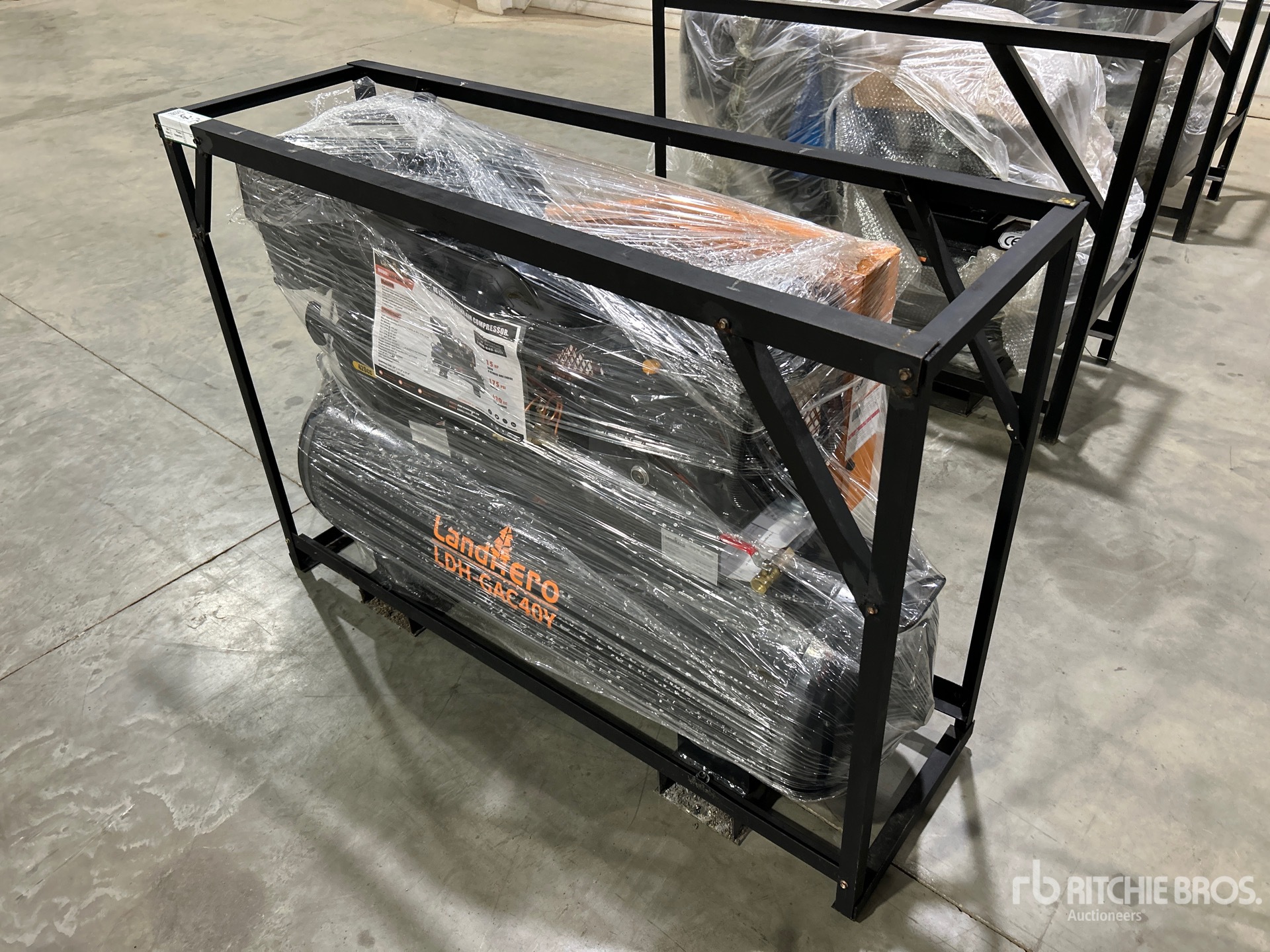 General Appearance with Foto, angolo anteriore sinistro