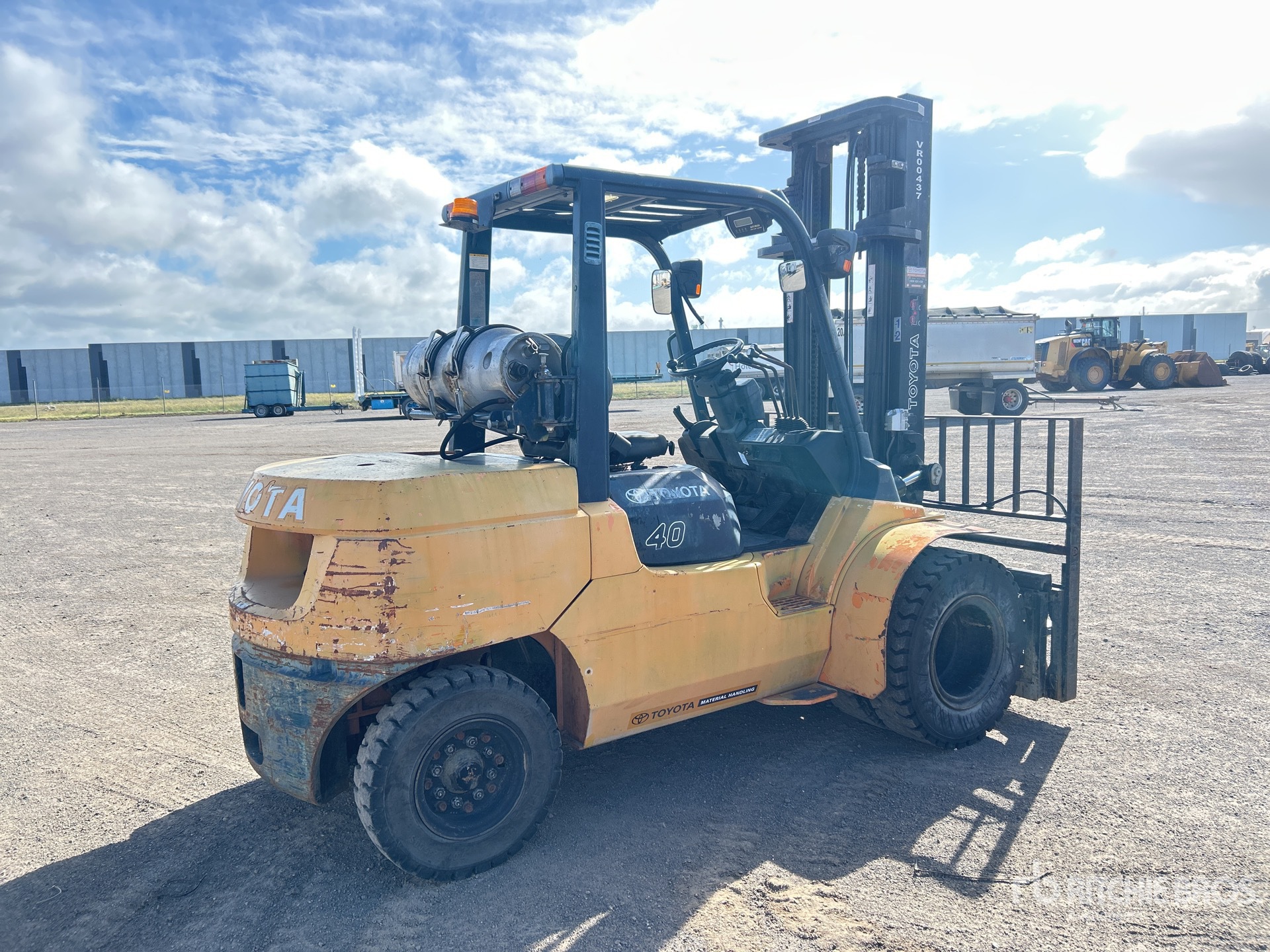 General Appearance with Picture, Right Rear Corner