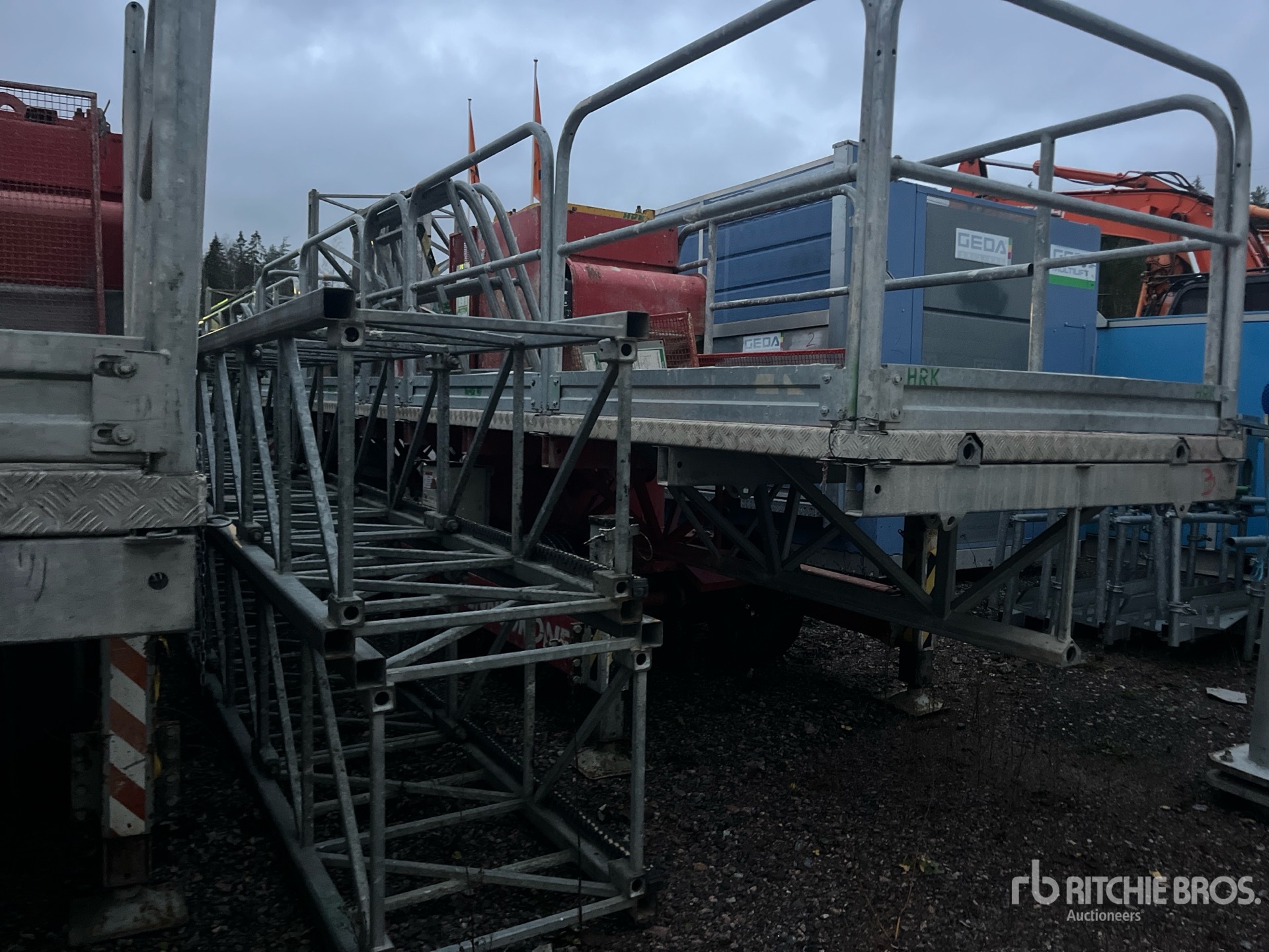 General Appearance with Foto, angolo posteriore sinistro