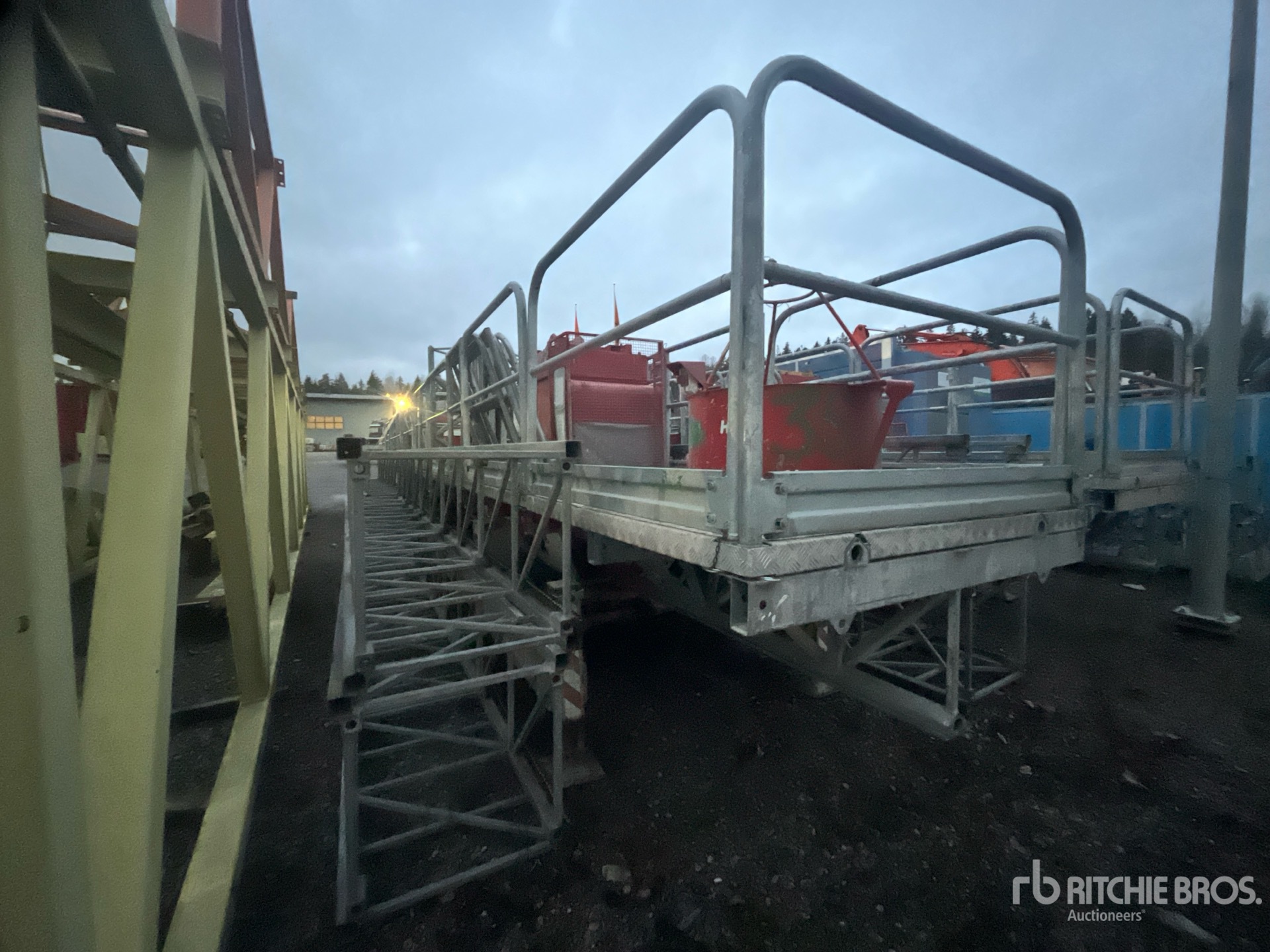 General Appearance with Foto, angolo posteriore sinistro