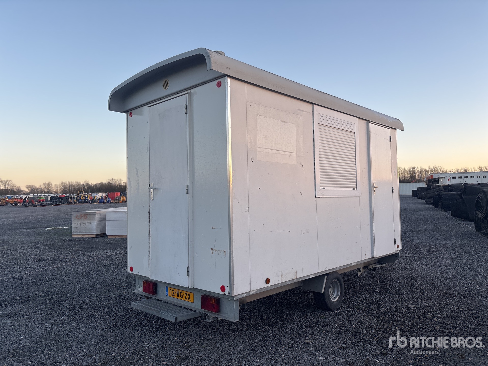 General Appearance with Picture, Right Rear Corner