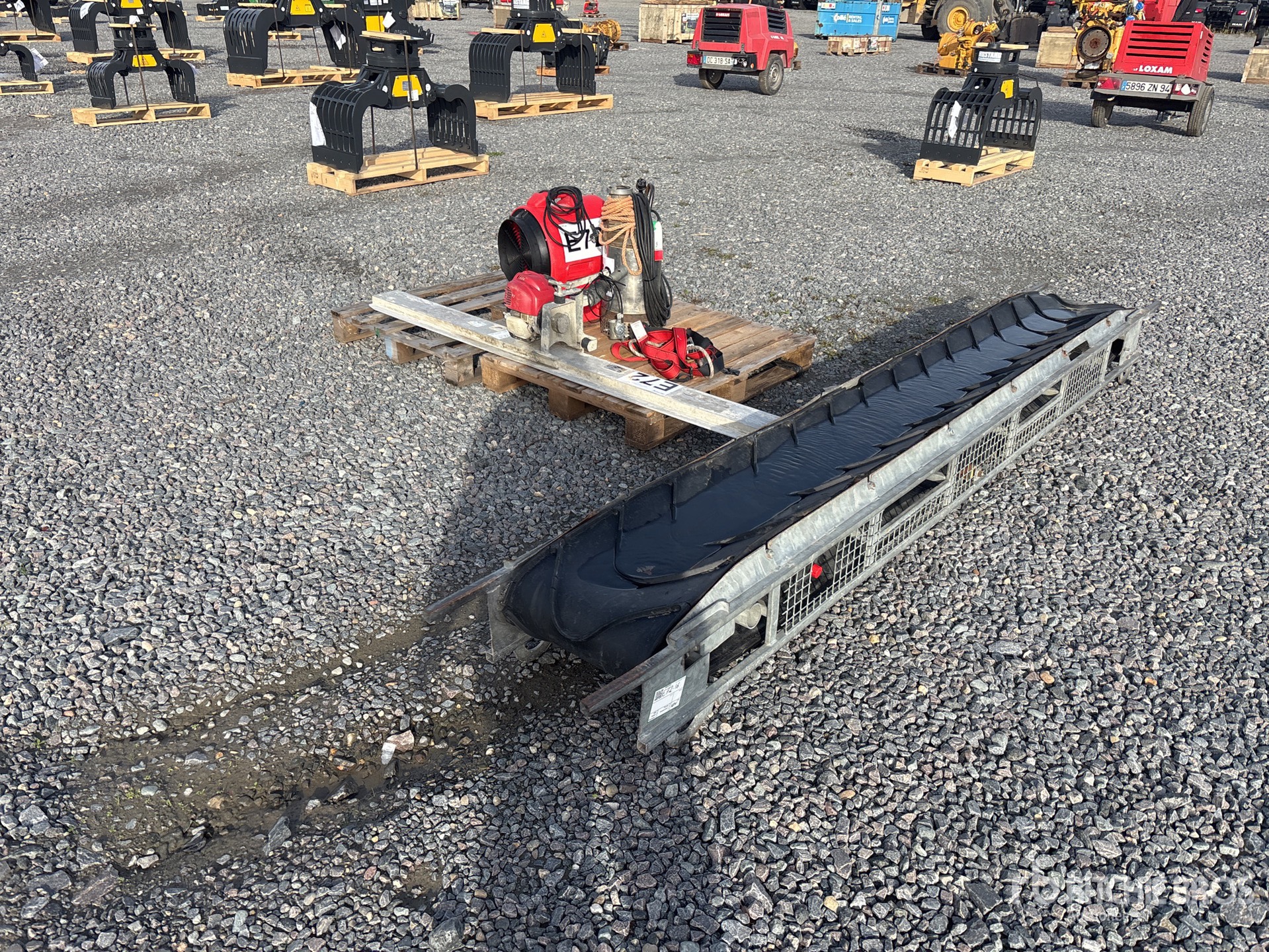 General Appearance with Bild, Ecke hinten rechts