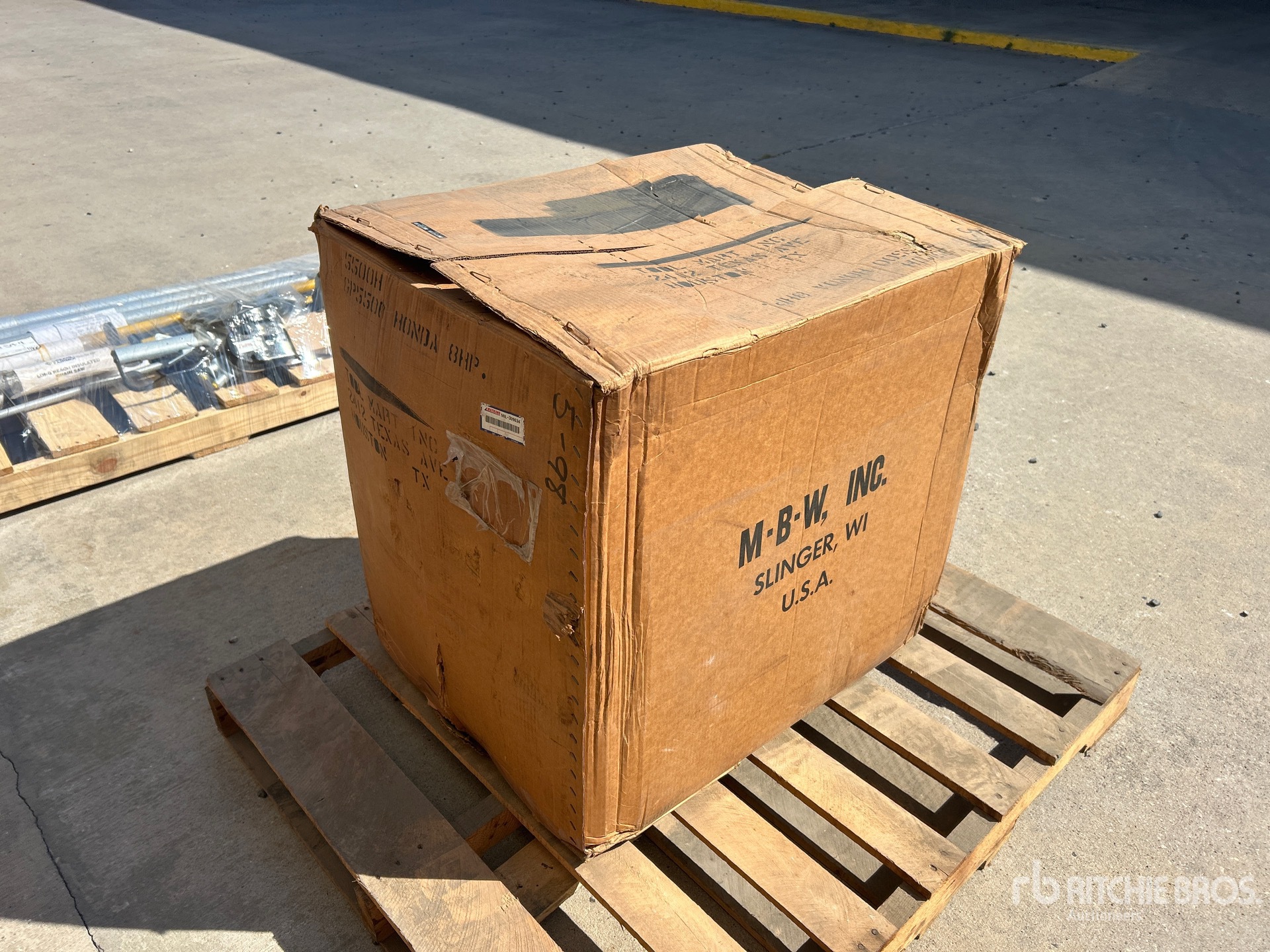 General Appearance with Picture, Right Rear Corner