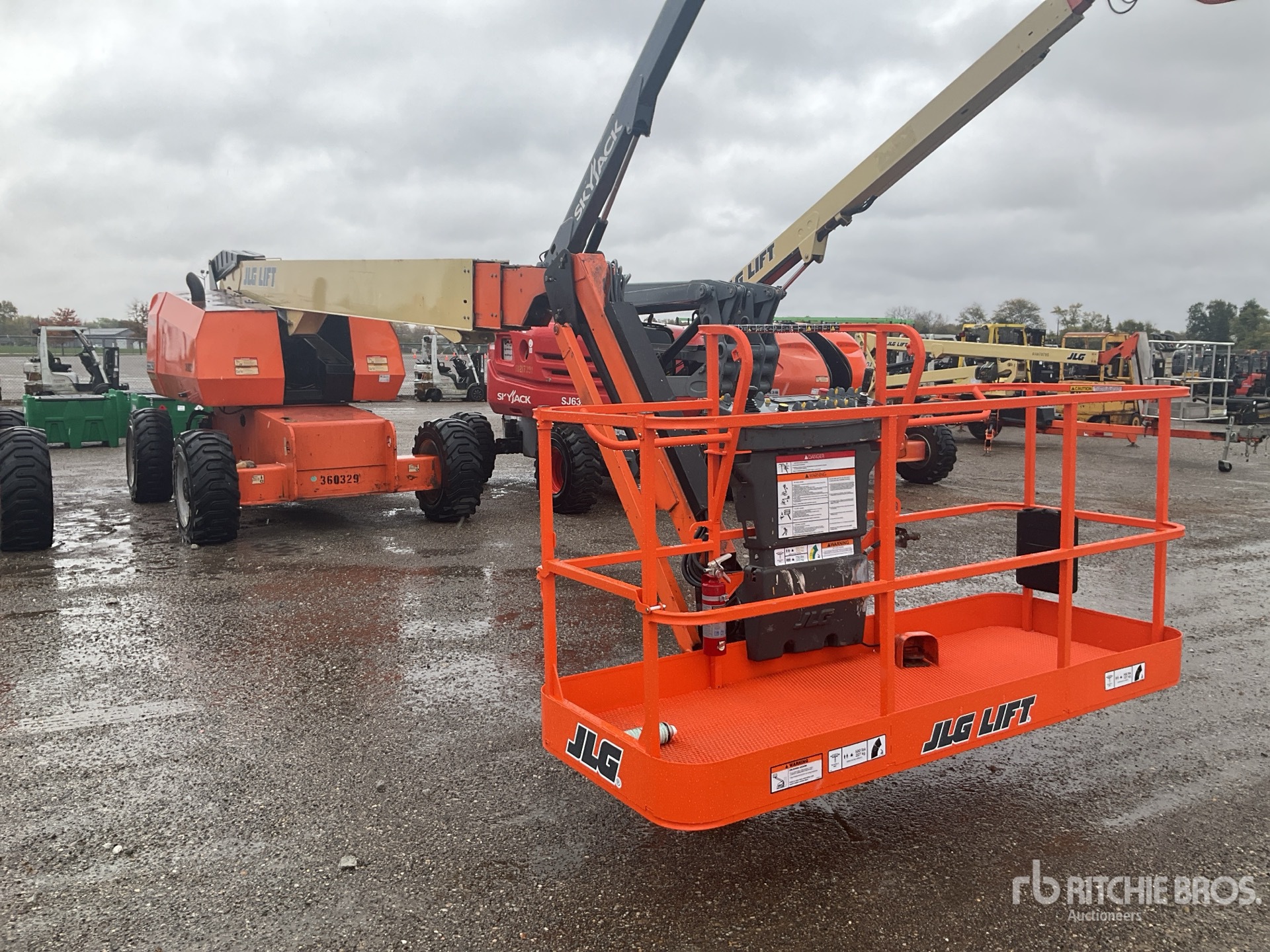 General Appearance with Picture, Right Front Corner