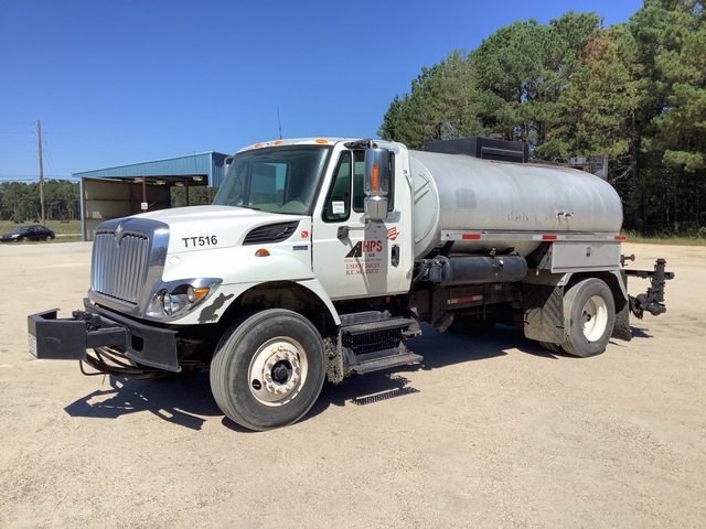 2007 Etnyre CENT II 2000 gal on 2008 International 7300 4x2 Asphalt Distributor Truck