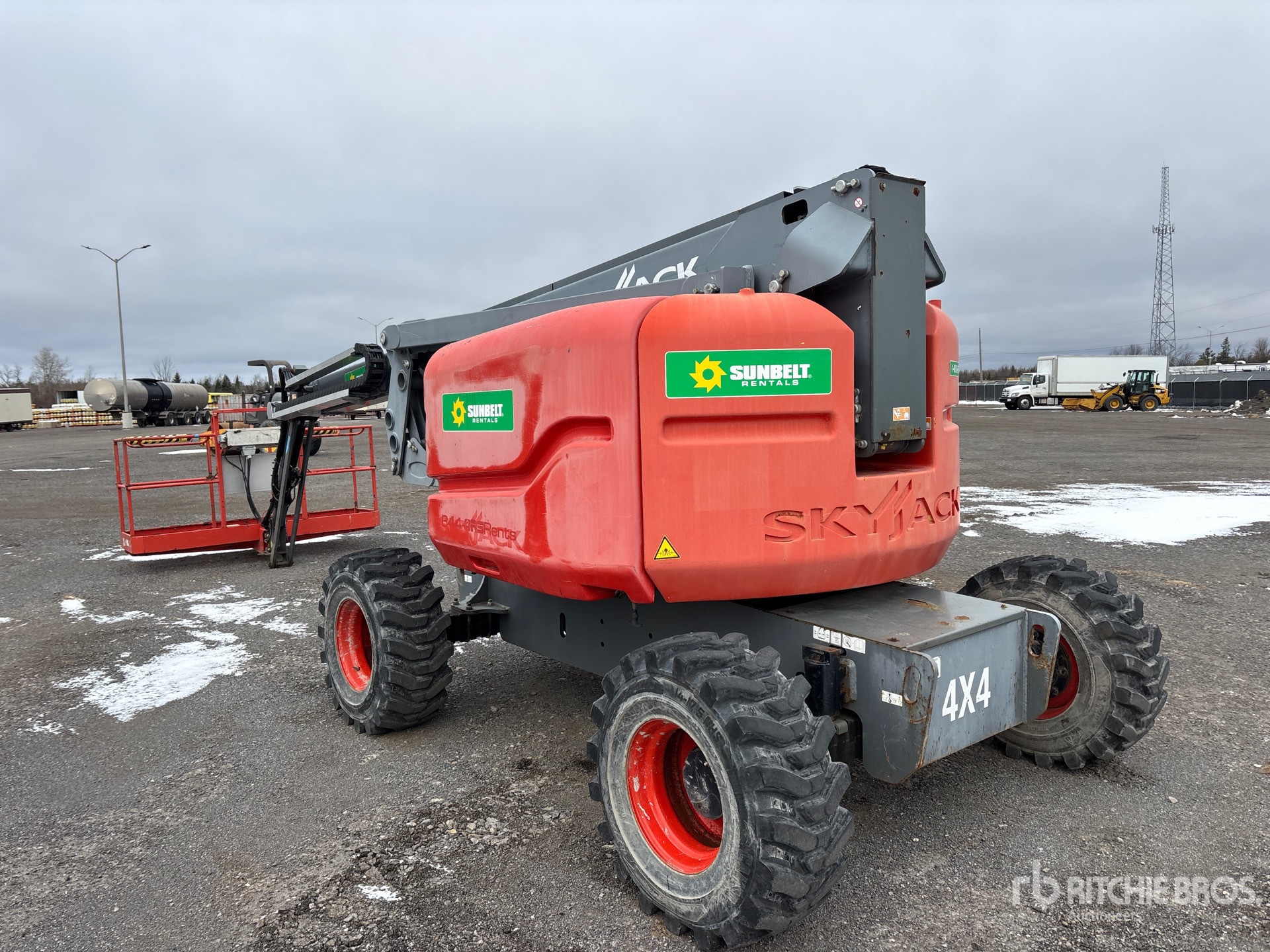 General Appearance with Foto, angolo posteriore sinistro