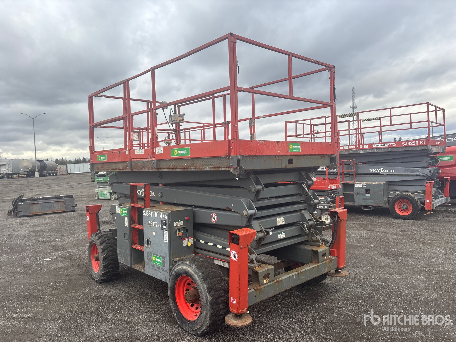 General Appearance with Picture, Right Front Corner