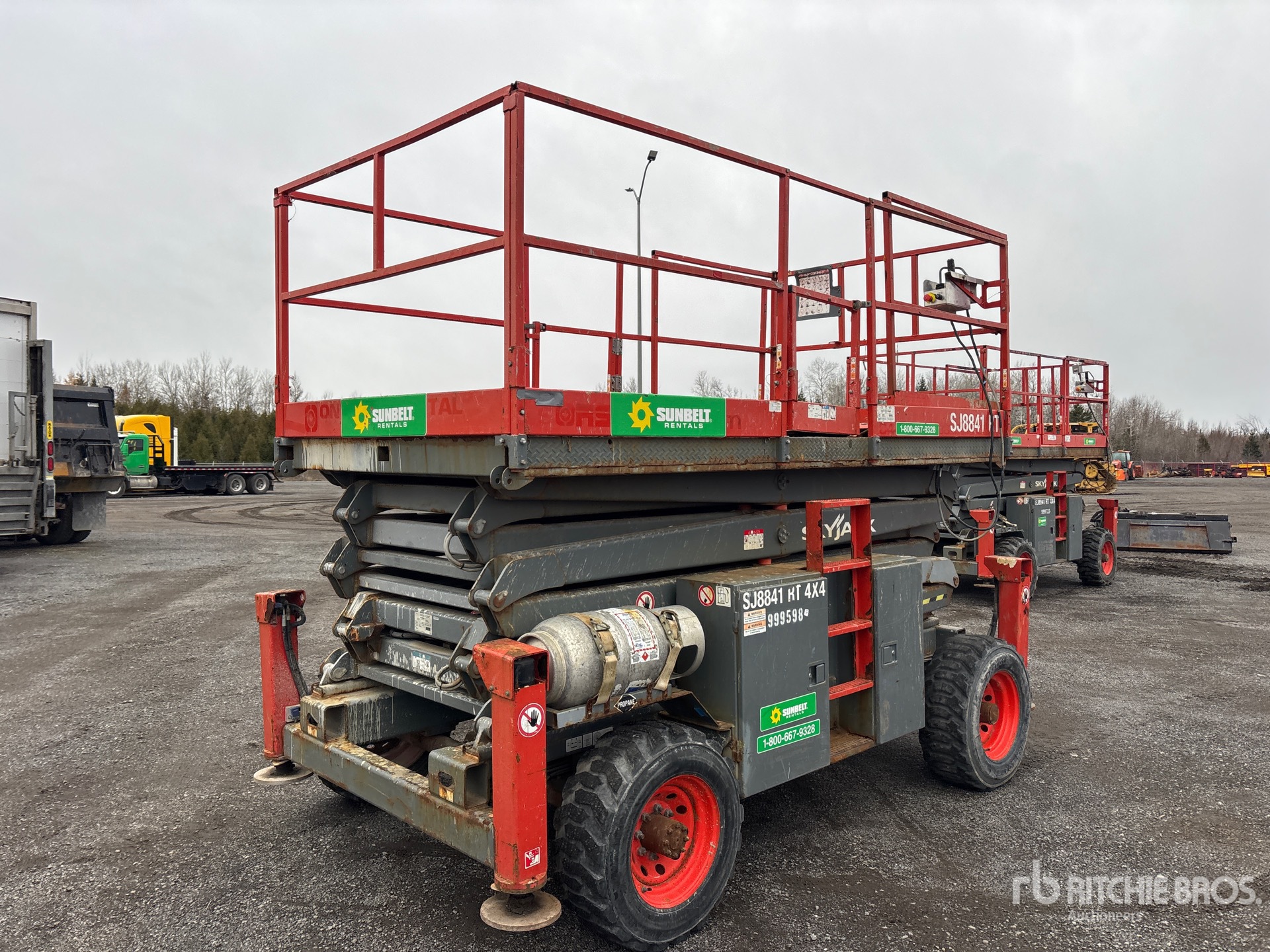 General Appearance with Picture, Left Front Corner