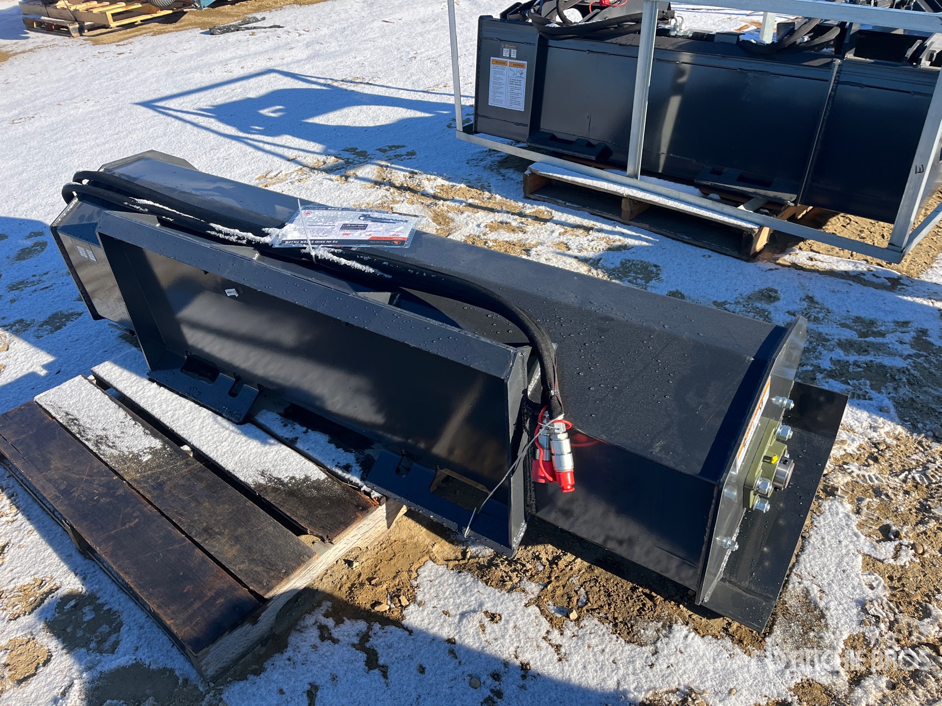 General Appearance with Foto, angolo anteriore sinistro