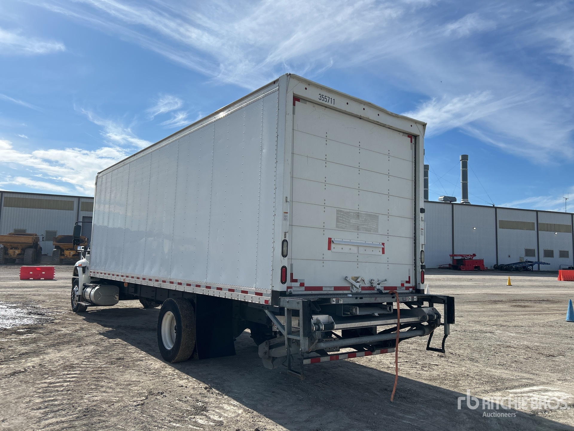 General Appearance with Bild, Ecke hinten links