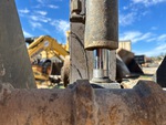 Hydraulics with Thumb Cylinder