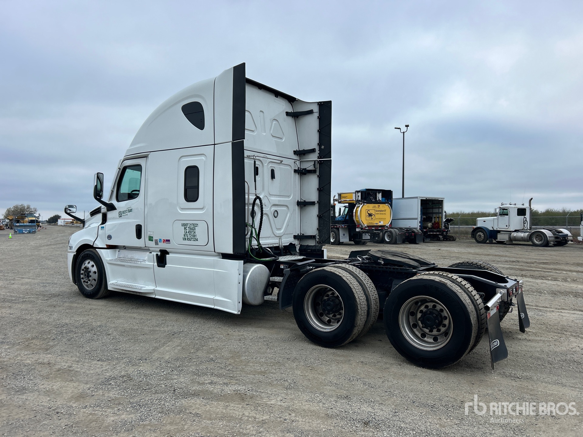 General Appearance with Imagen: esquina trasera izquierda