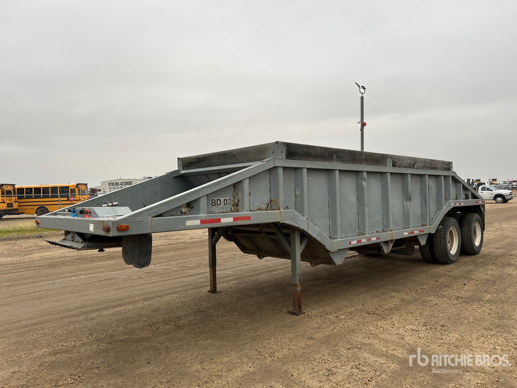 1982 Esler 35 ft T/A Belly Dump Trailer | Ritchie Bros. Auctioneers