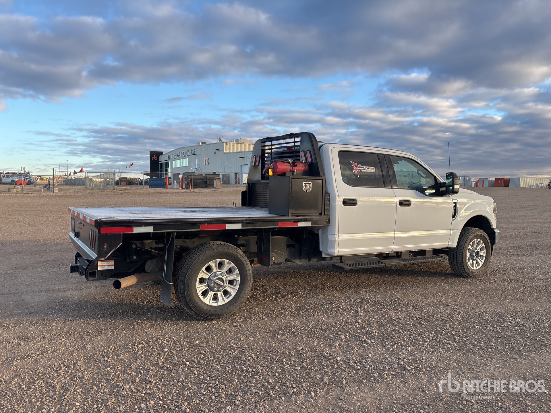 Aspect général with Image, coin arrière droit