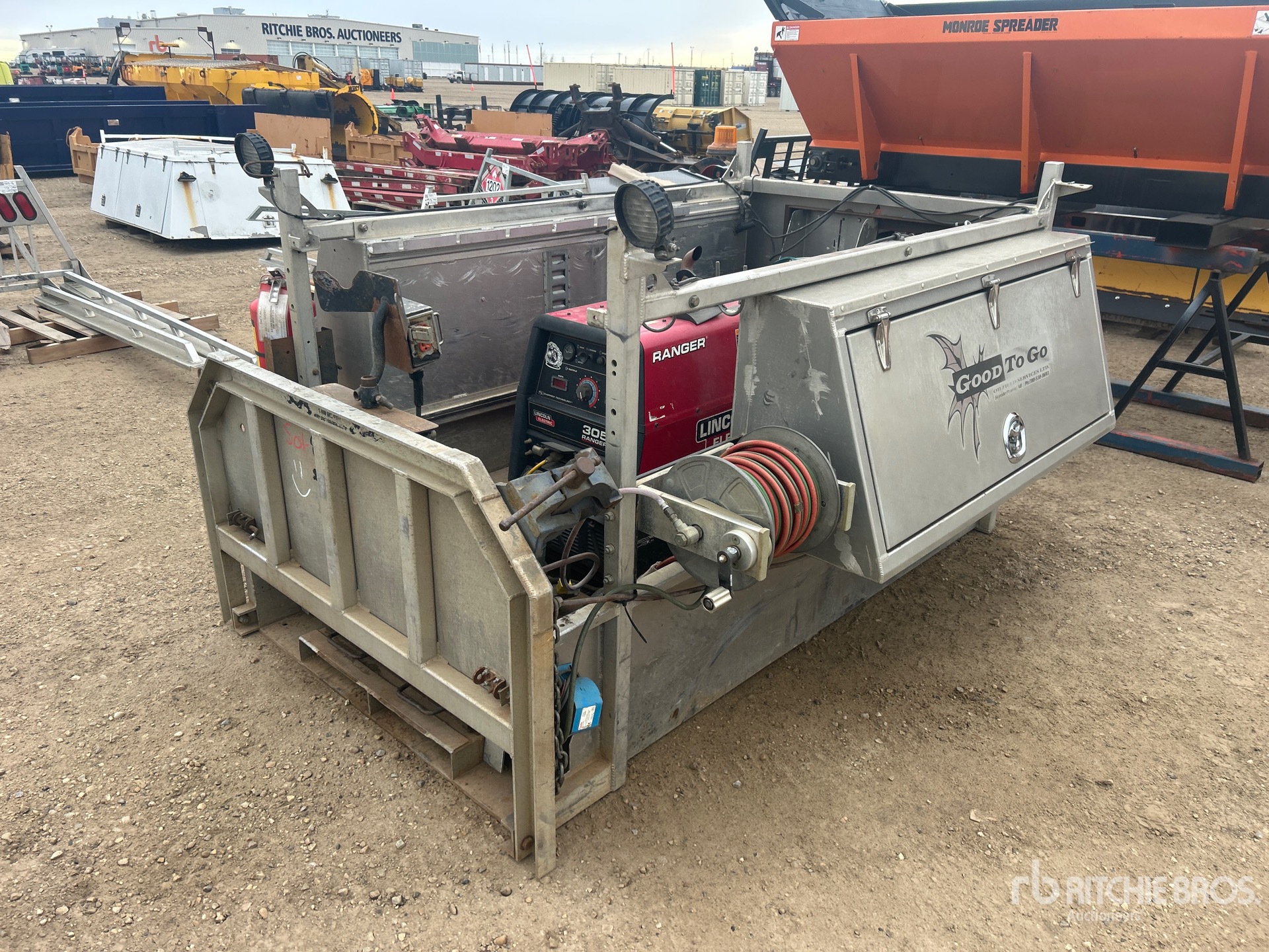 General Appearance with Bild, Ecke vorne links