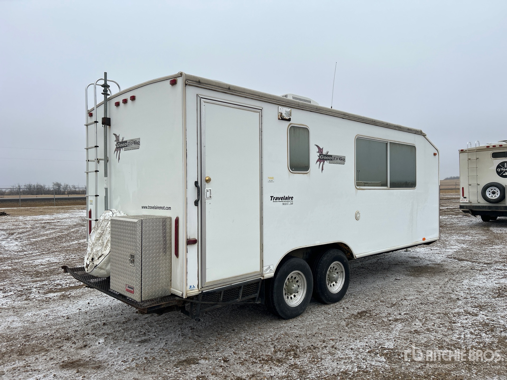 Aspect général with Image, coin arrière droit