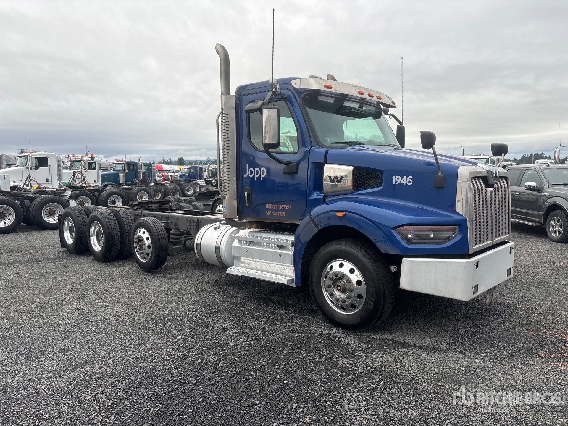 General Appearance with Picture, Right Front Corner