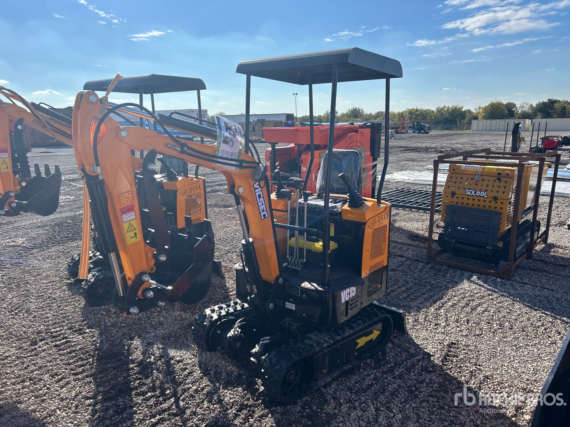 General Appearance with Picture, Left Front Corner