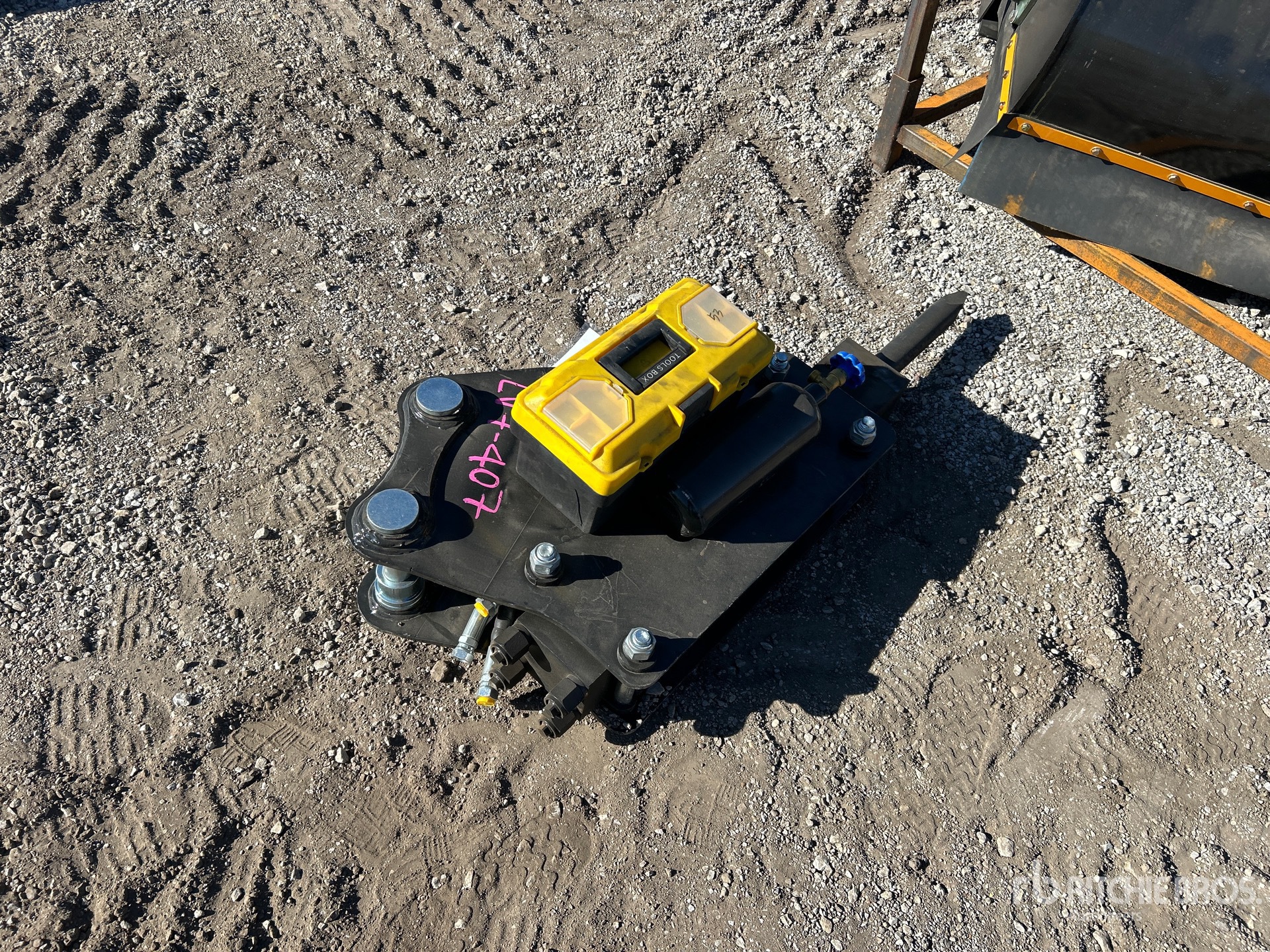 General Appearance with Image, coin avant gauche