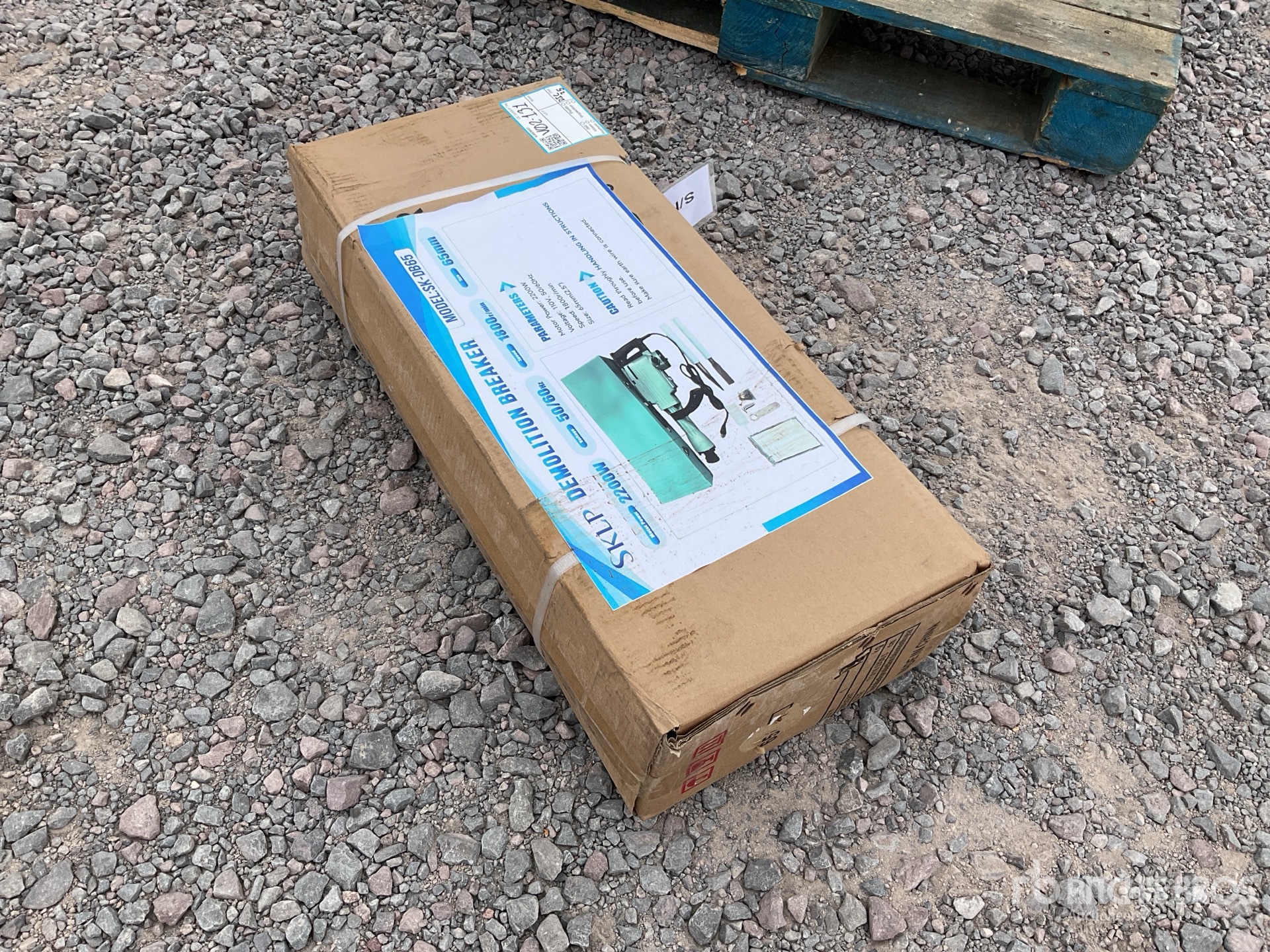 General Appearance with Picture, Right Front Corner