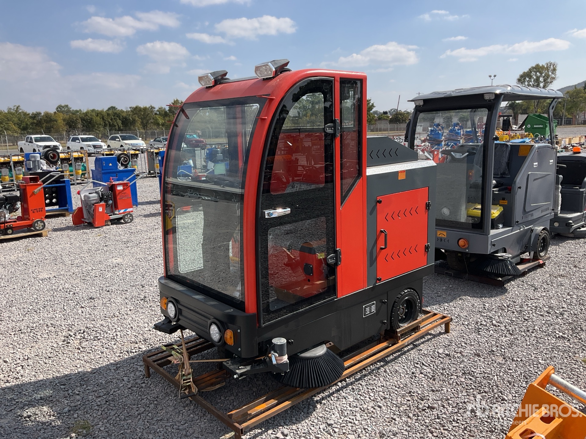 General Appearance with Featured Photo