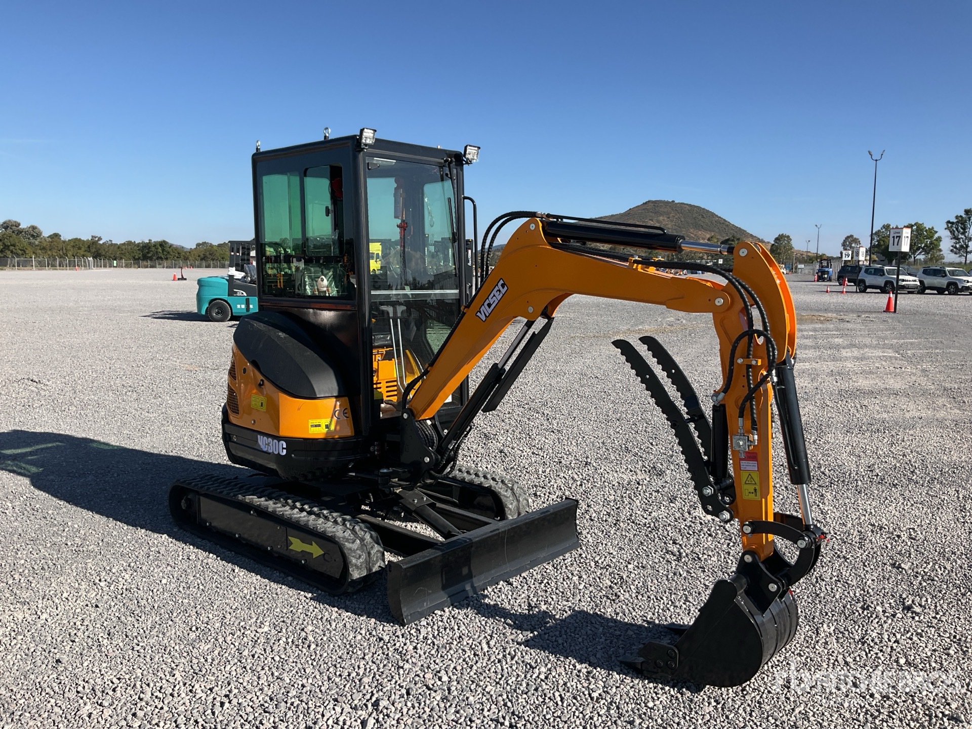 General Appearance with Picture, Right Front Corner