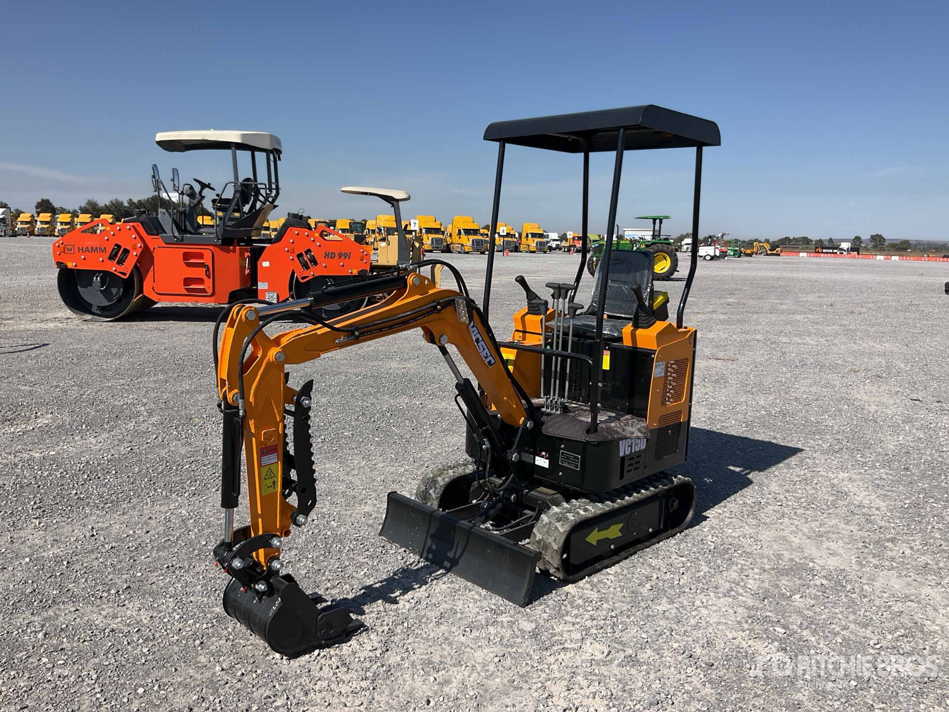 General Appearance with Foto, angolo anteriore sinistro