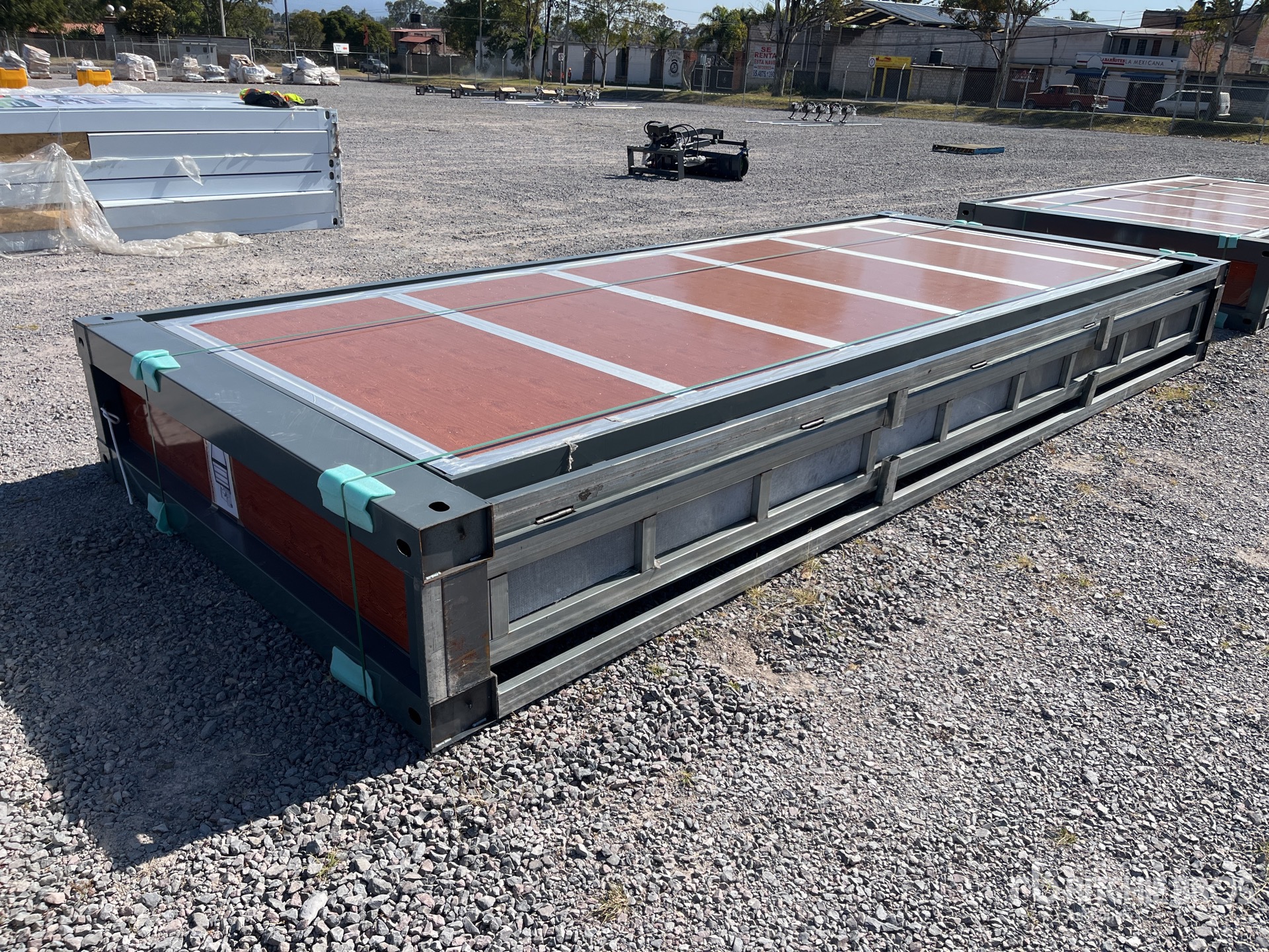 General Appearance with Foto, angolo anteriore sinistro