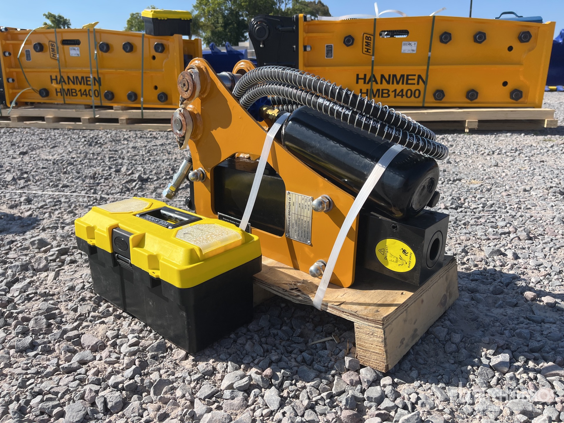 General Appearance with Picture, Right Front Corner