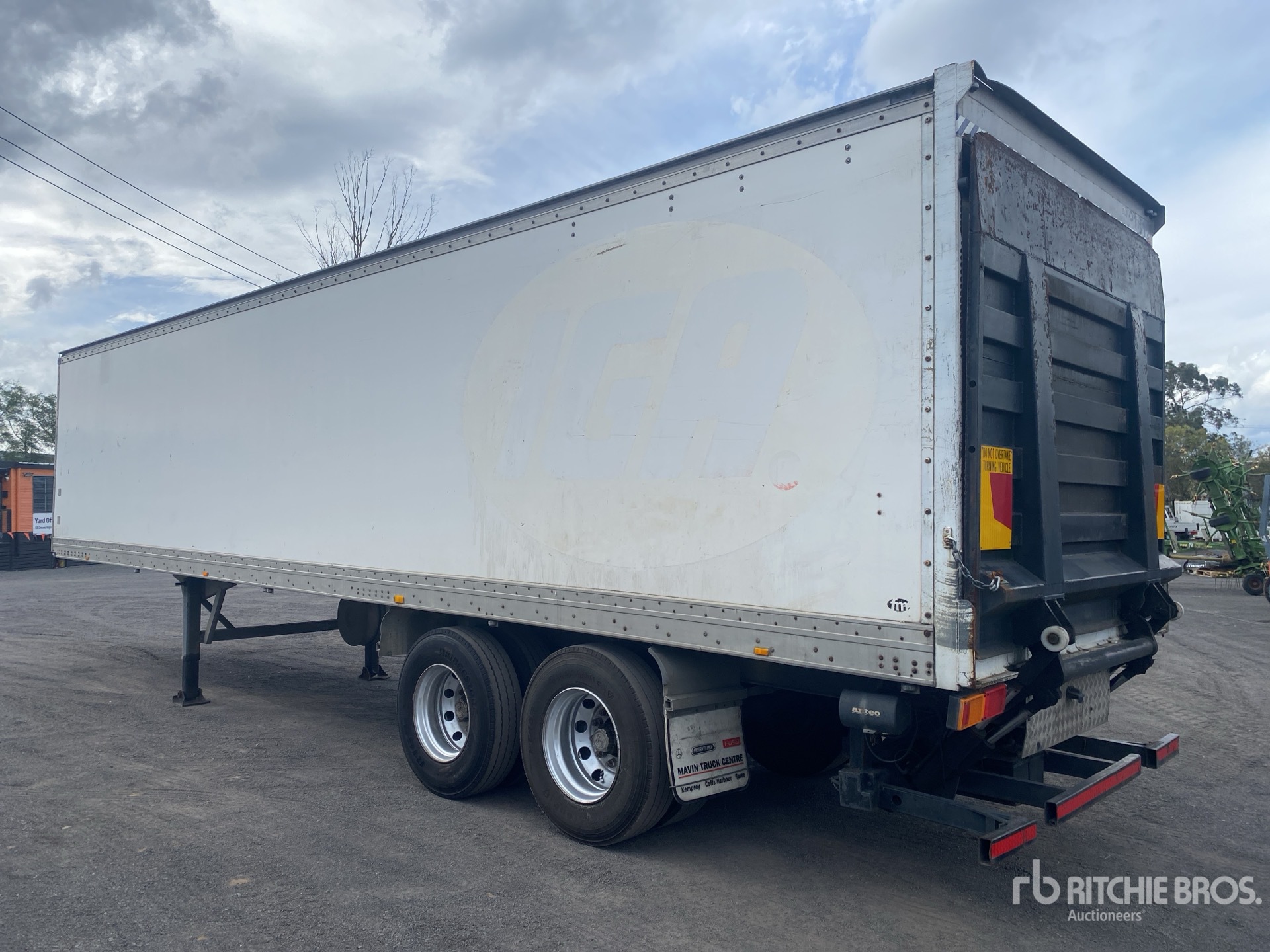 General Appearance with Picture, Right Rear Corner