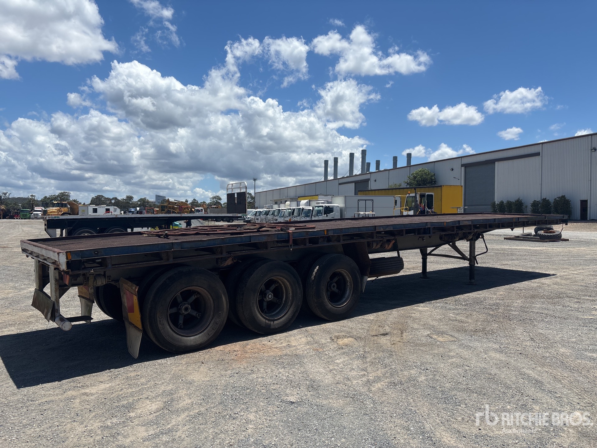 General Appearance with Imagen: esquina trasera izquierda