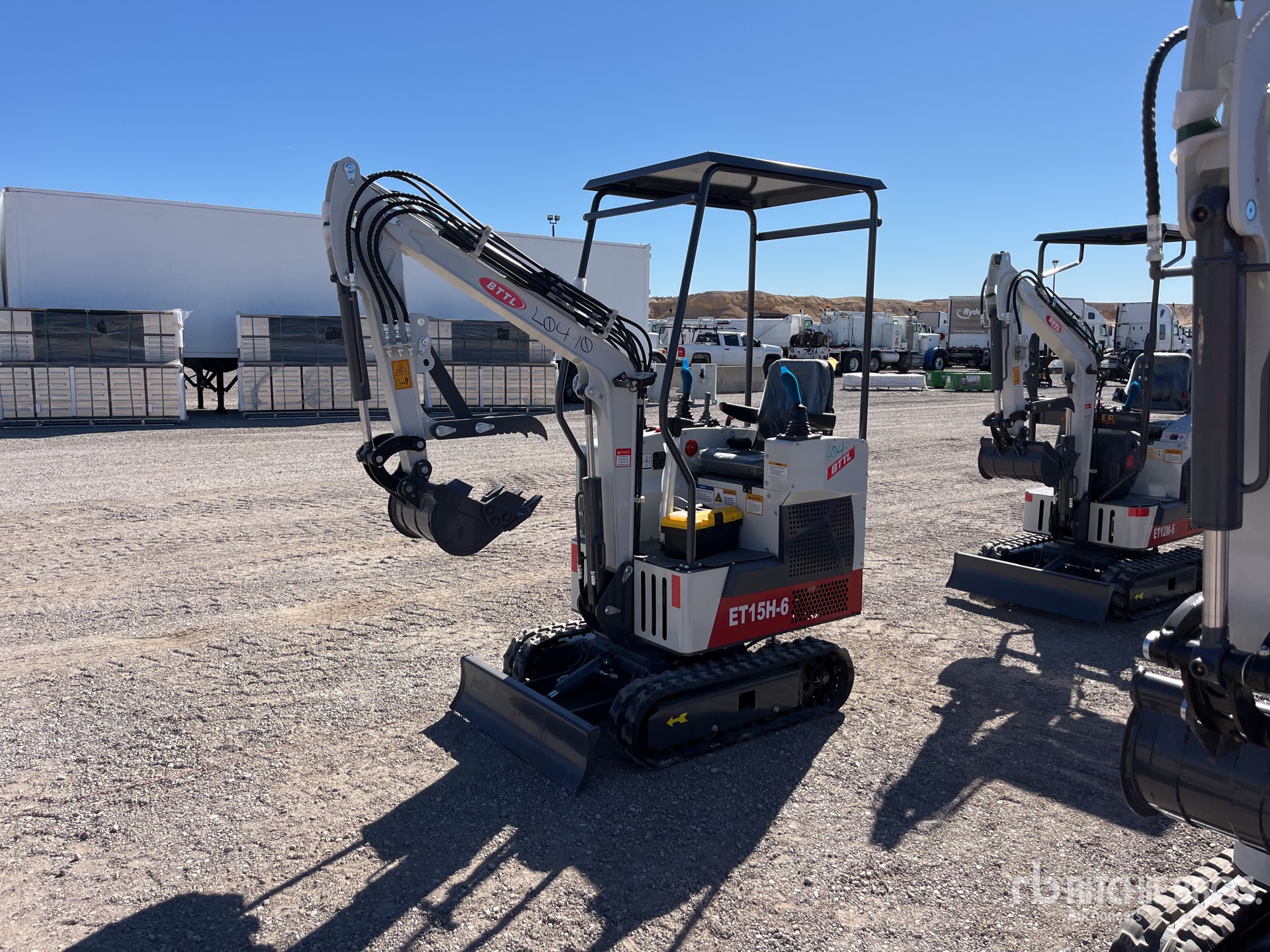 General Appearance with Picture, Left Front Corner