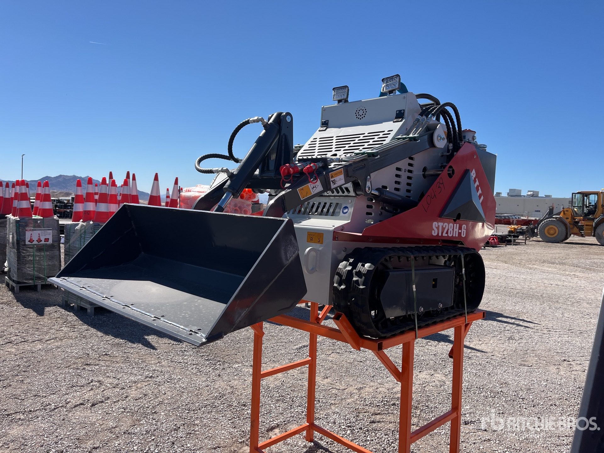 General Appearance with Picture, Left Front Corner