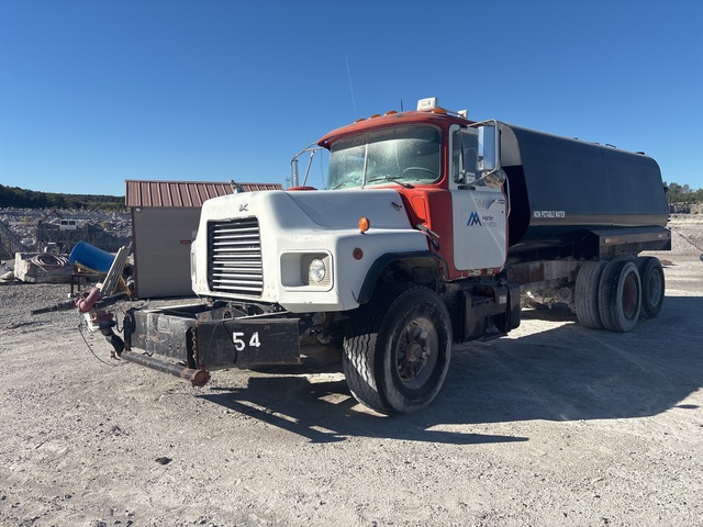 1999 Mack DM600 6x4 Water Truck (Inoperable)
