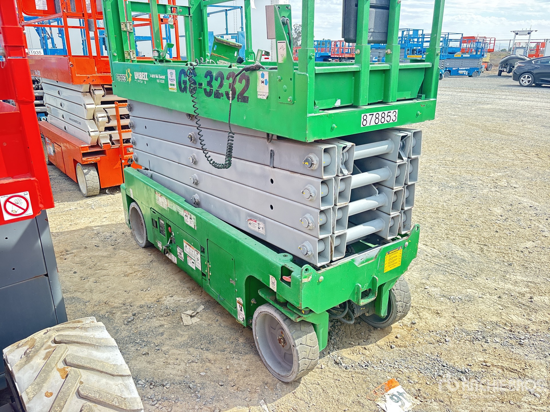 General Appearance with Picture, Right Front Corner