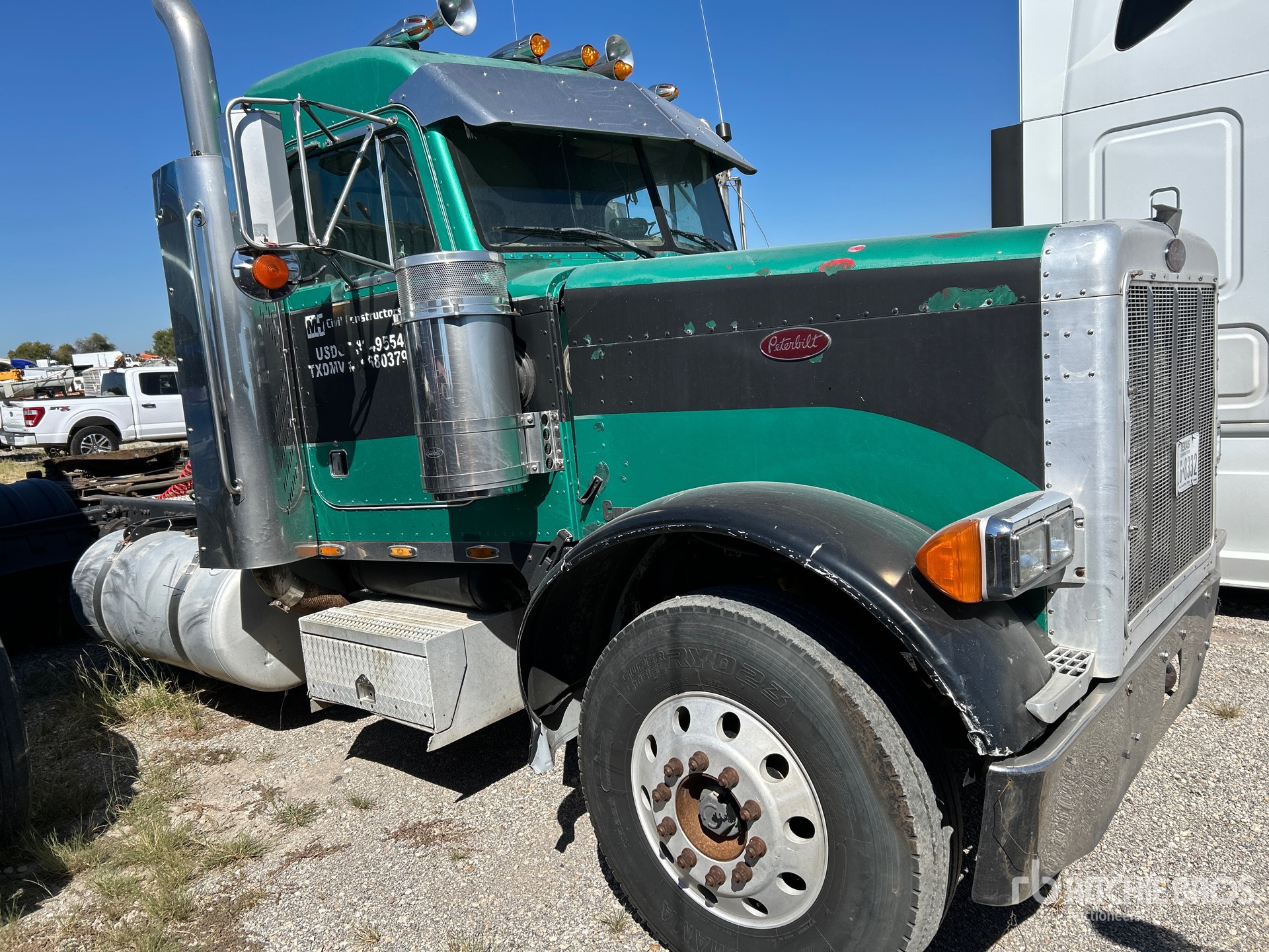 General Appearance with Picture, Right Front Corner