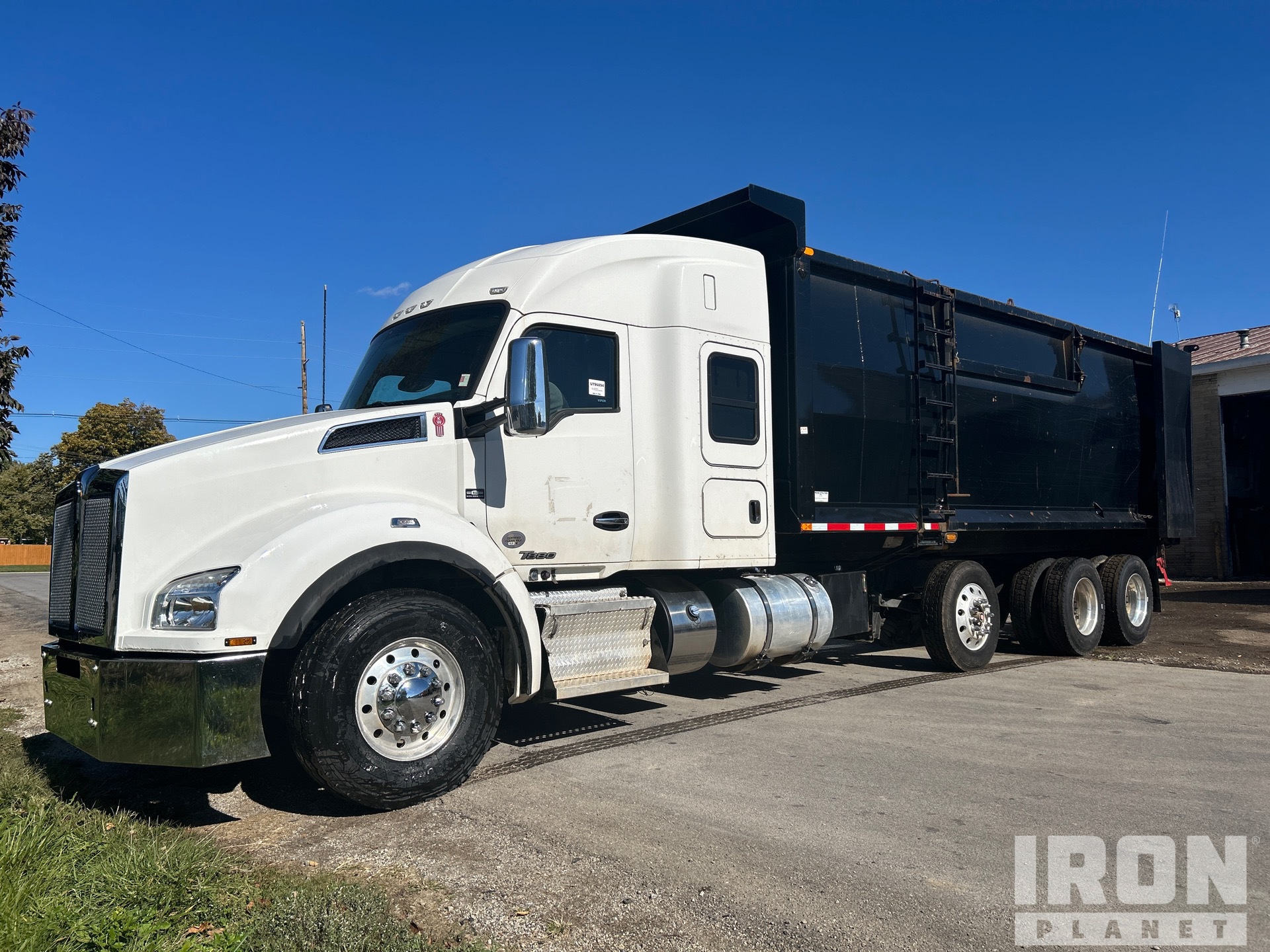 General Appearance with Bild, Ecke vorne links