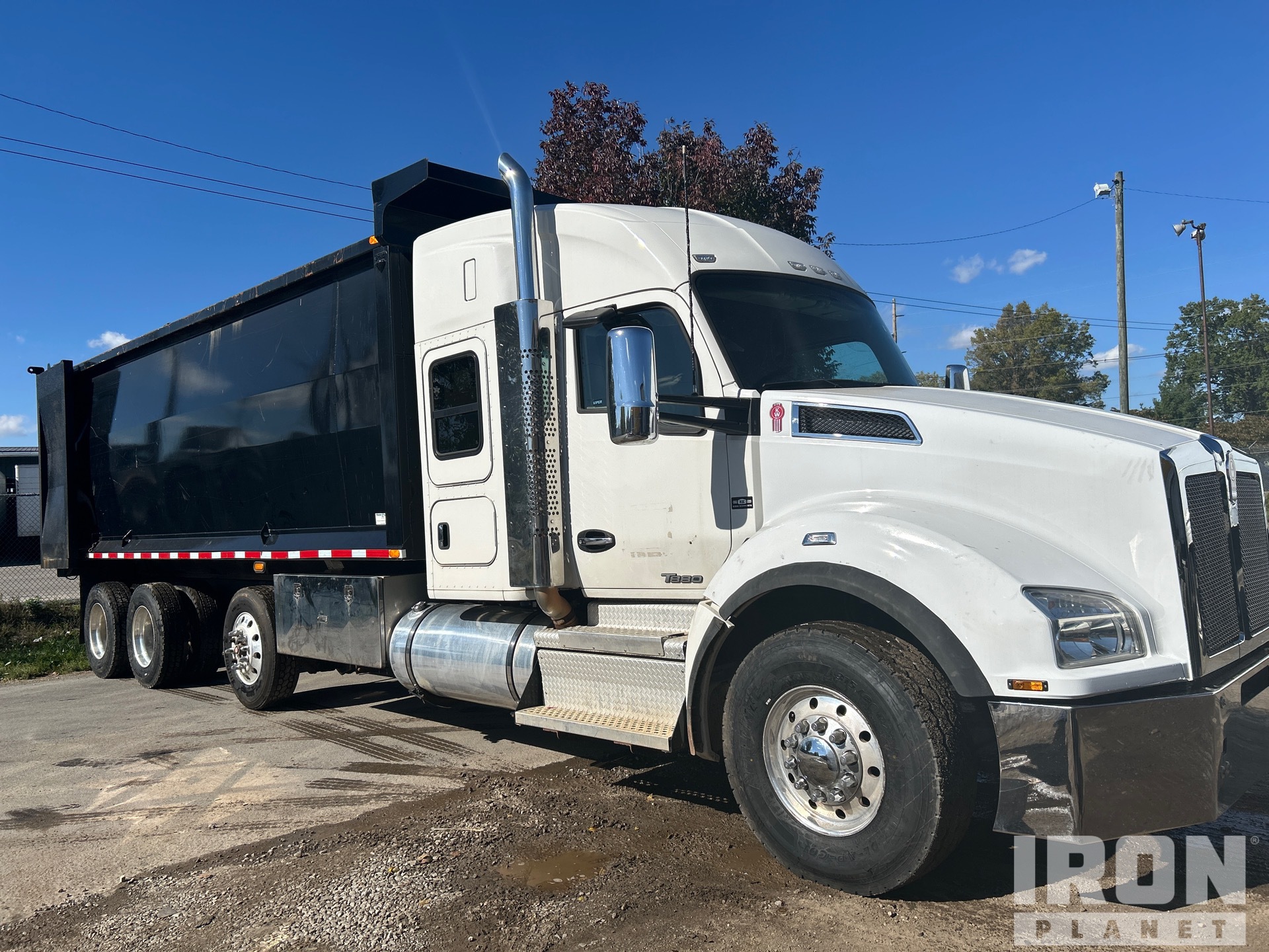 General Appearance with Bild, Ecke vorne rechts