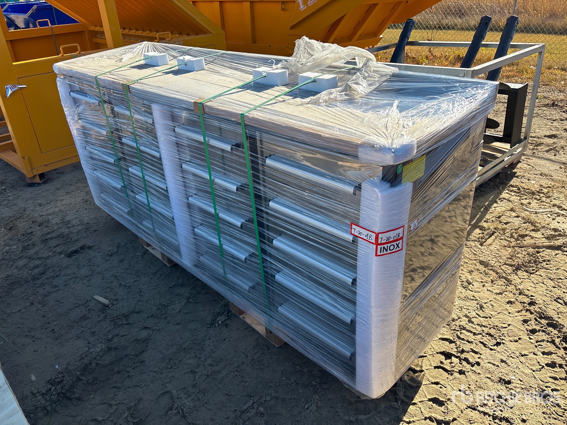 General Appearance with Foto, angolo anteriore sinistro