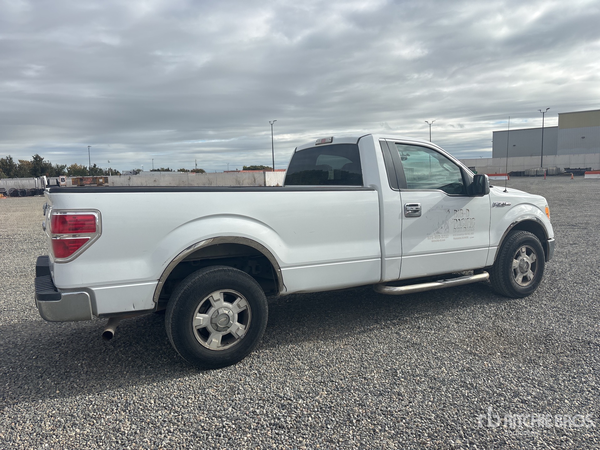 General Appearance with Picture, Right Rear Corner