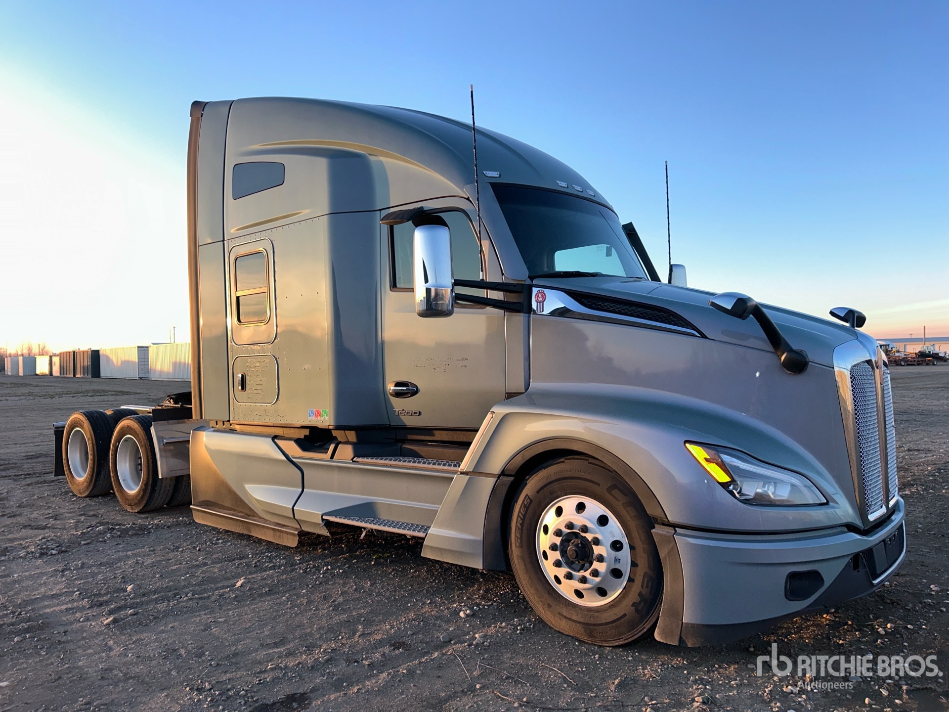 General Appearance with Image, coin avant droit